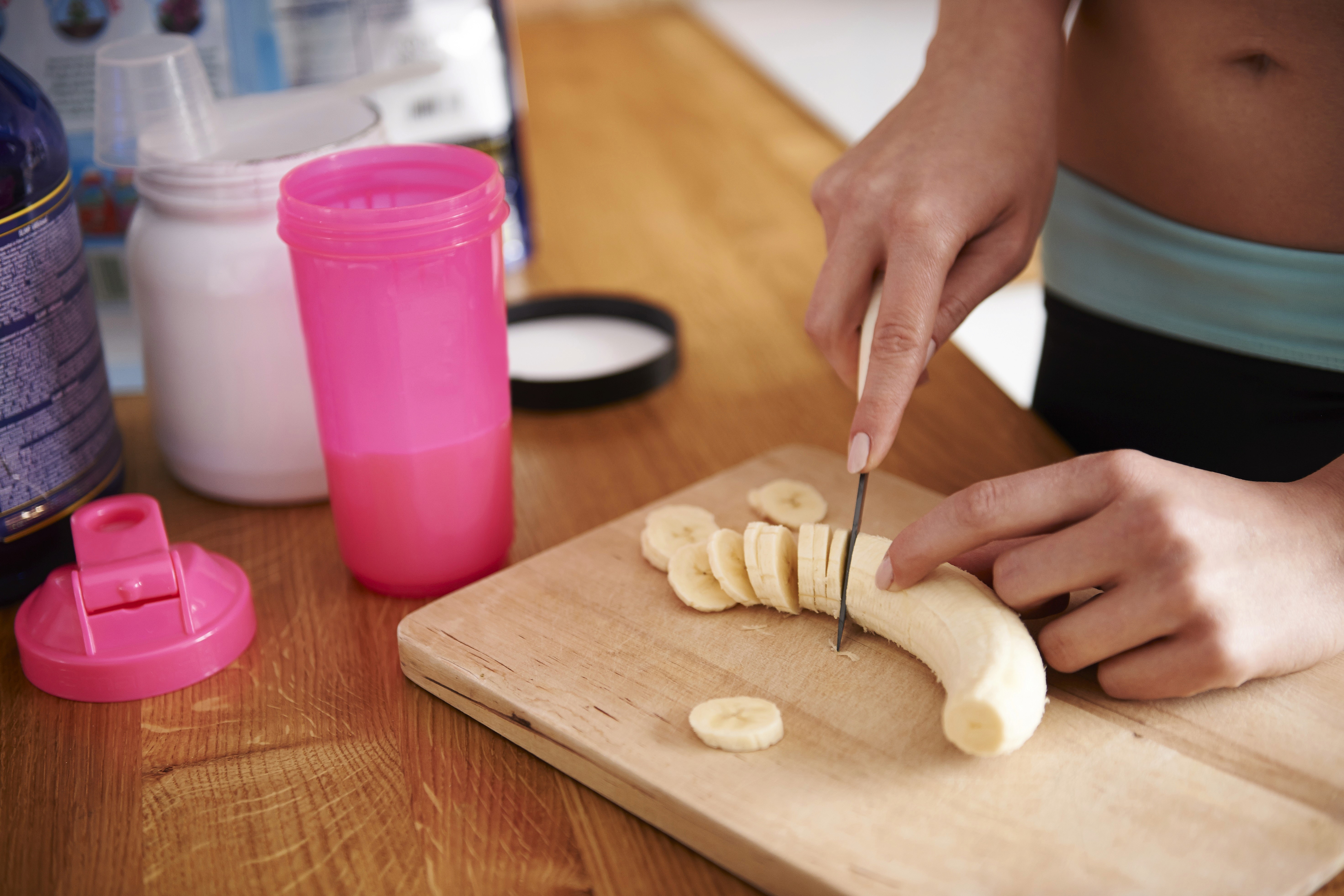 Un shake de récupération combinant glucides rapides et protéines