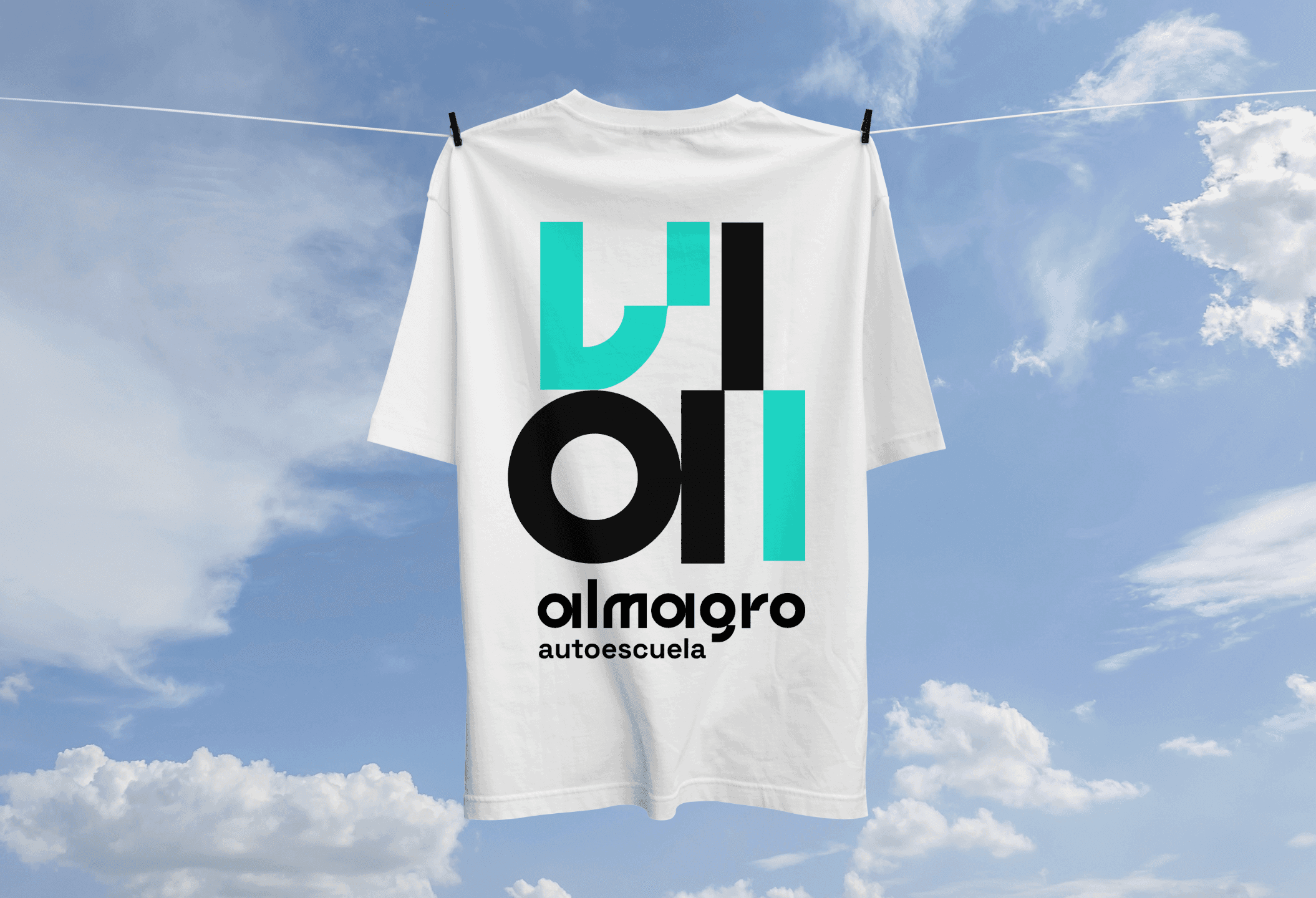 Logotipo formado por las palabras weuta en blanco sobre fondo naranja corporativo.