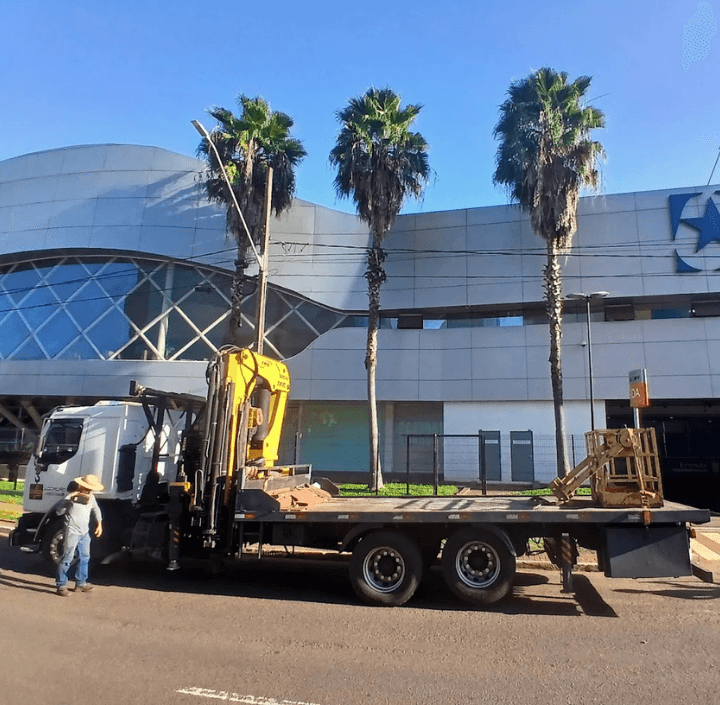 Caminhão Muck Angeloni 02