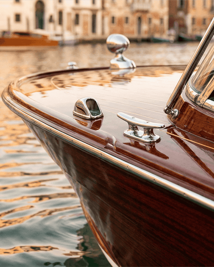 Частная лодка в Венеции — прогулка по лагуне между островами Мурано и Бурано