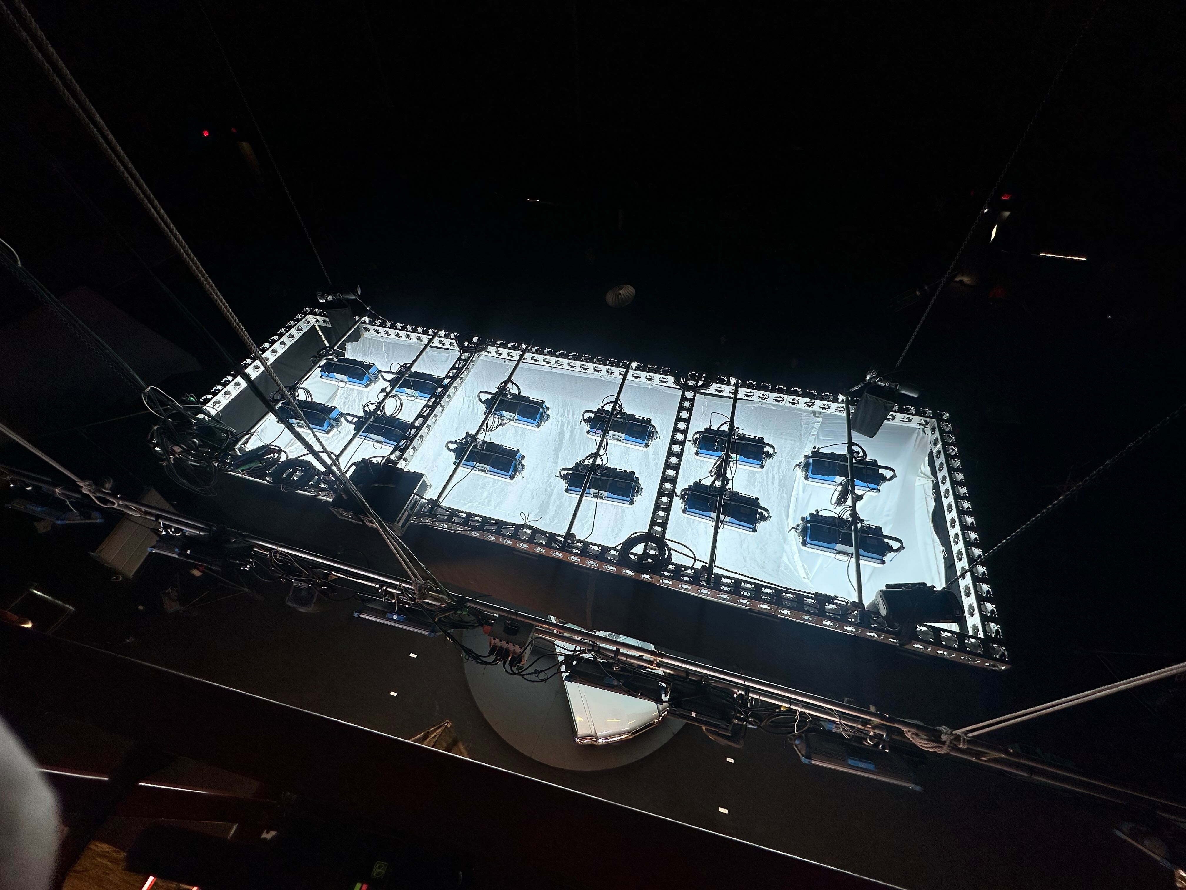 Modulus-x truss softbox on stage