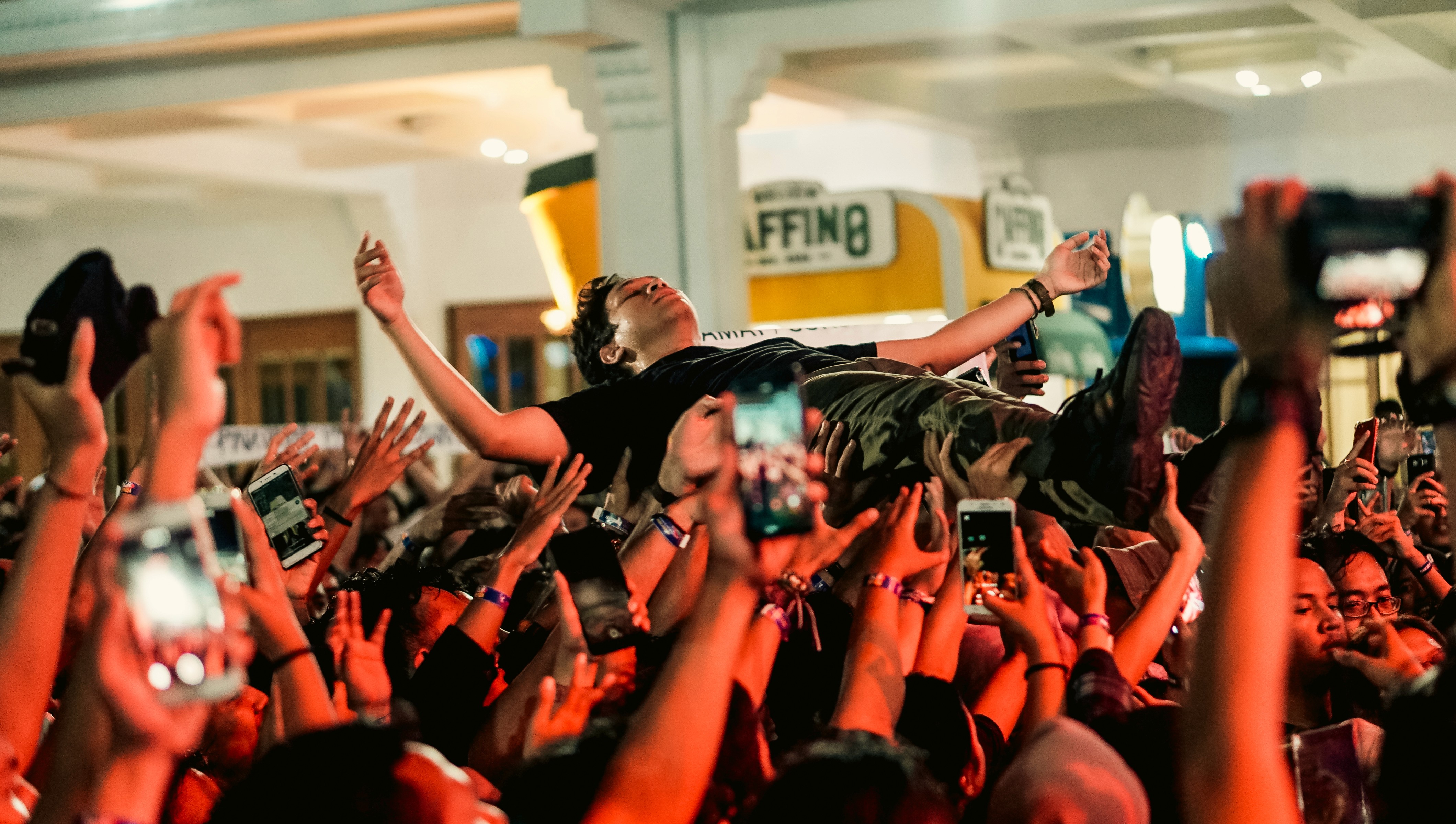 Vocalist of .Feast, Perform ar Pasar Pemuda Surabaya