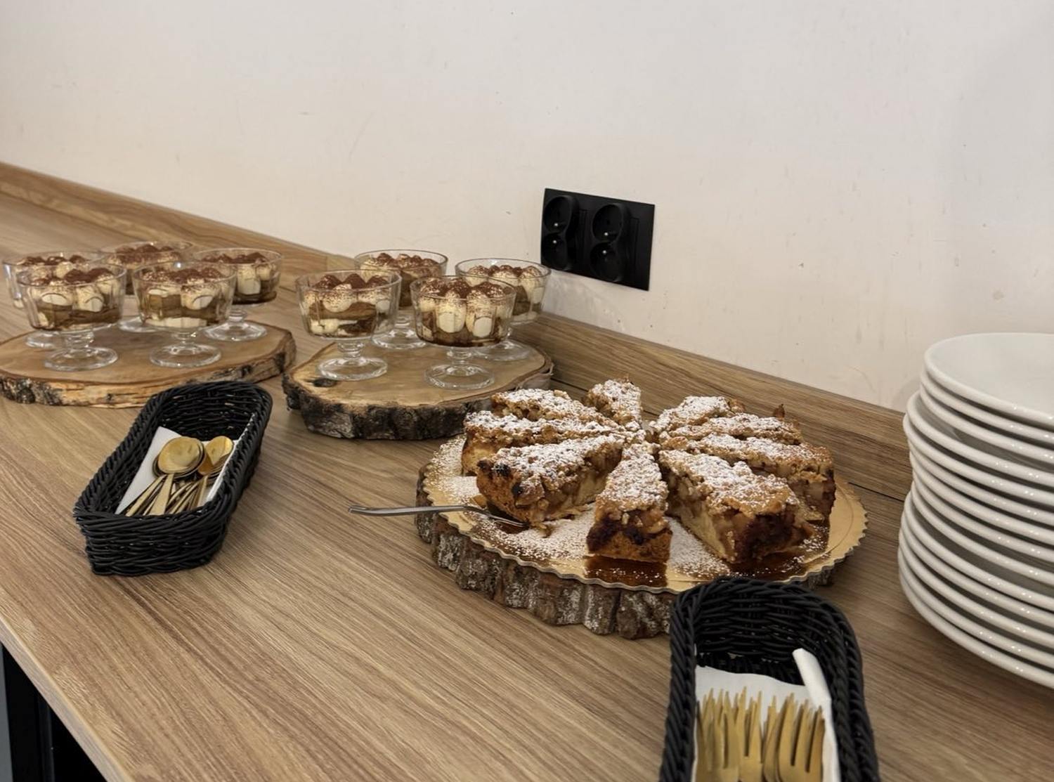 jedzenie podczas spotkania firmowego