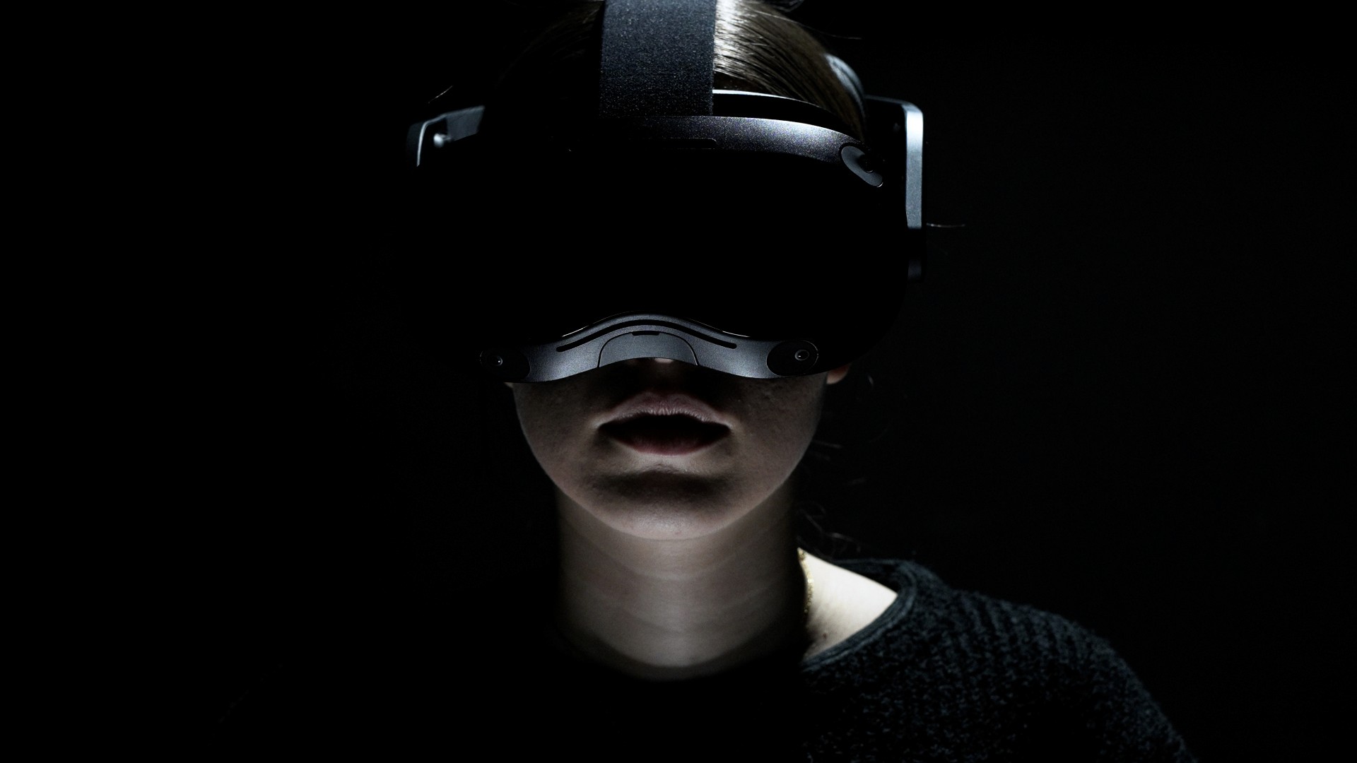 Man wearing VR glasses