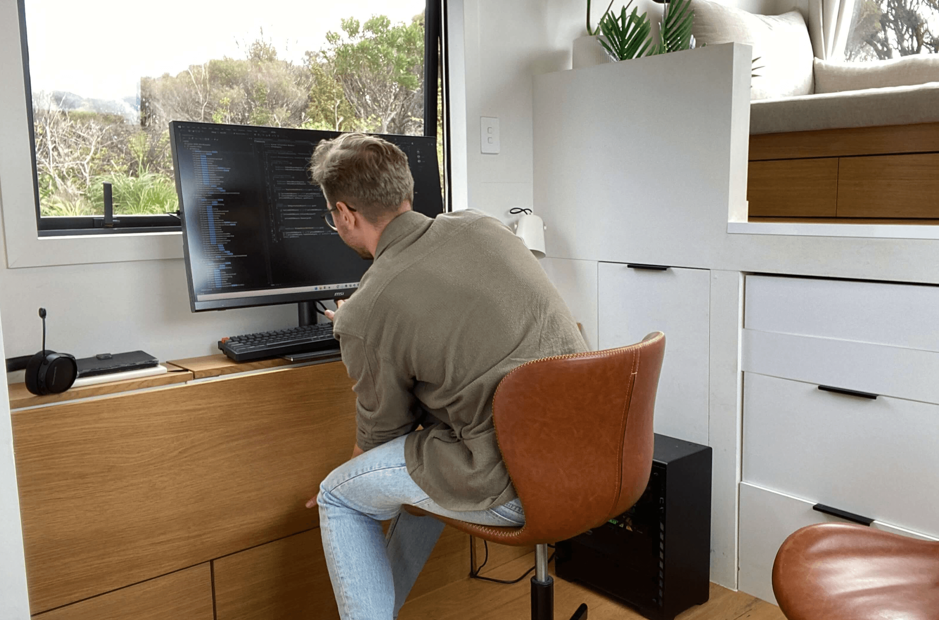 Fold down desk in a Laurin & Eujenne's tiny house