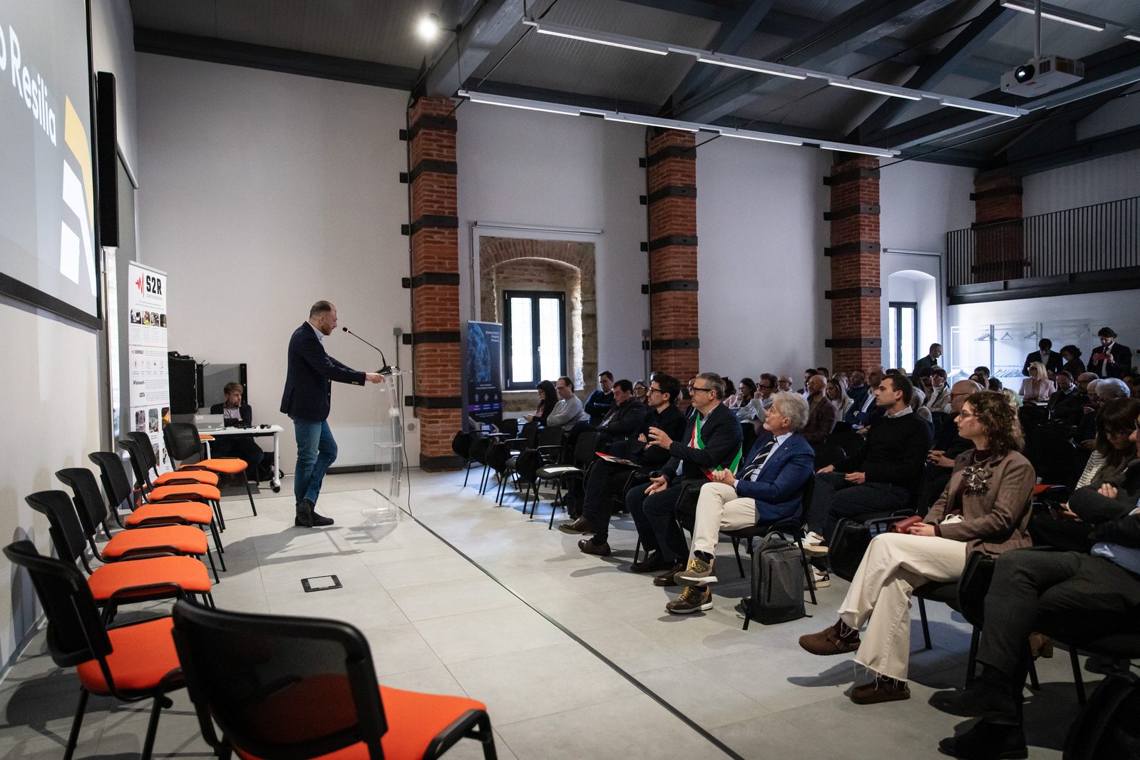 Momento di moderazione del confronto durante la mattinata