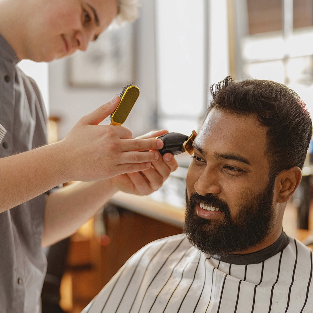 Website demo layout for barbers and stylists with pricing, gallery sections, and appointment booking links.