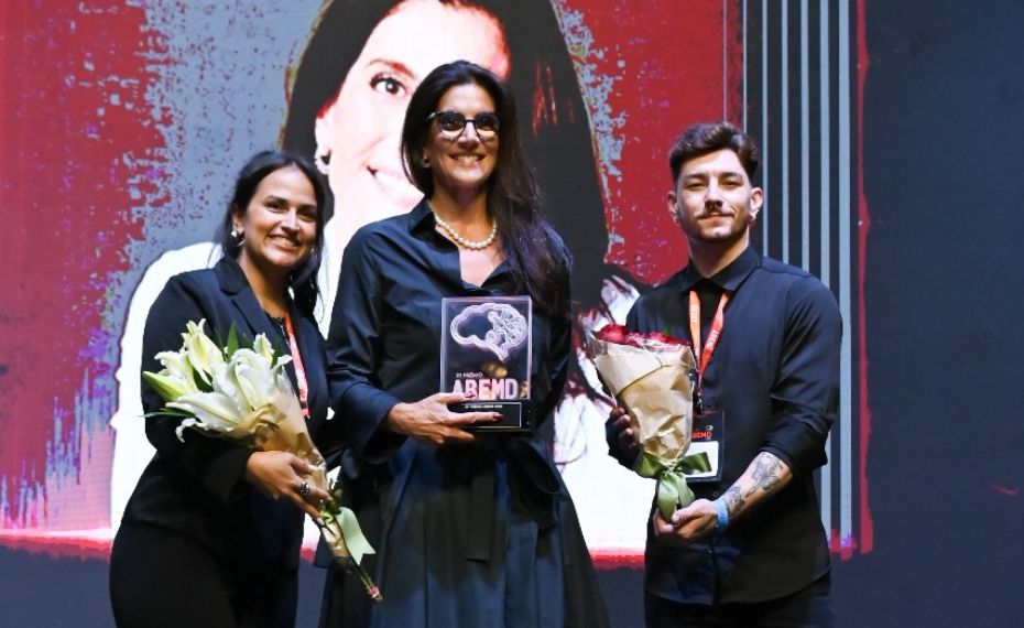 Ana Moises entra no Hall da Fama da ABEMD