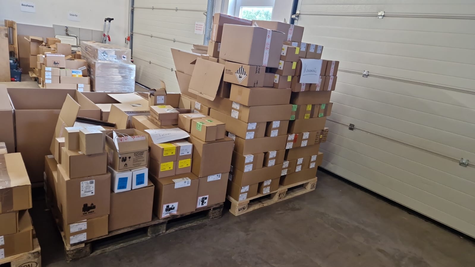 Wasserzähler, Rauchwarnmelder, Wärmemengezähler im Lager