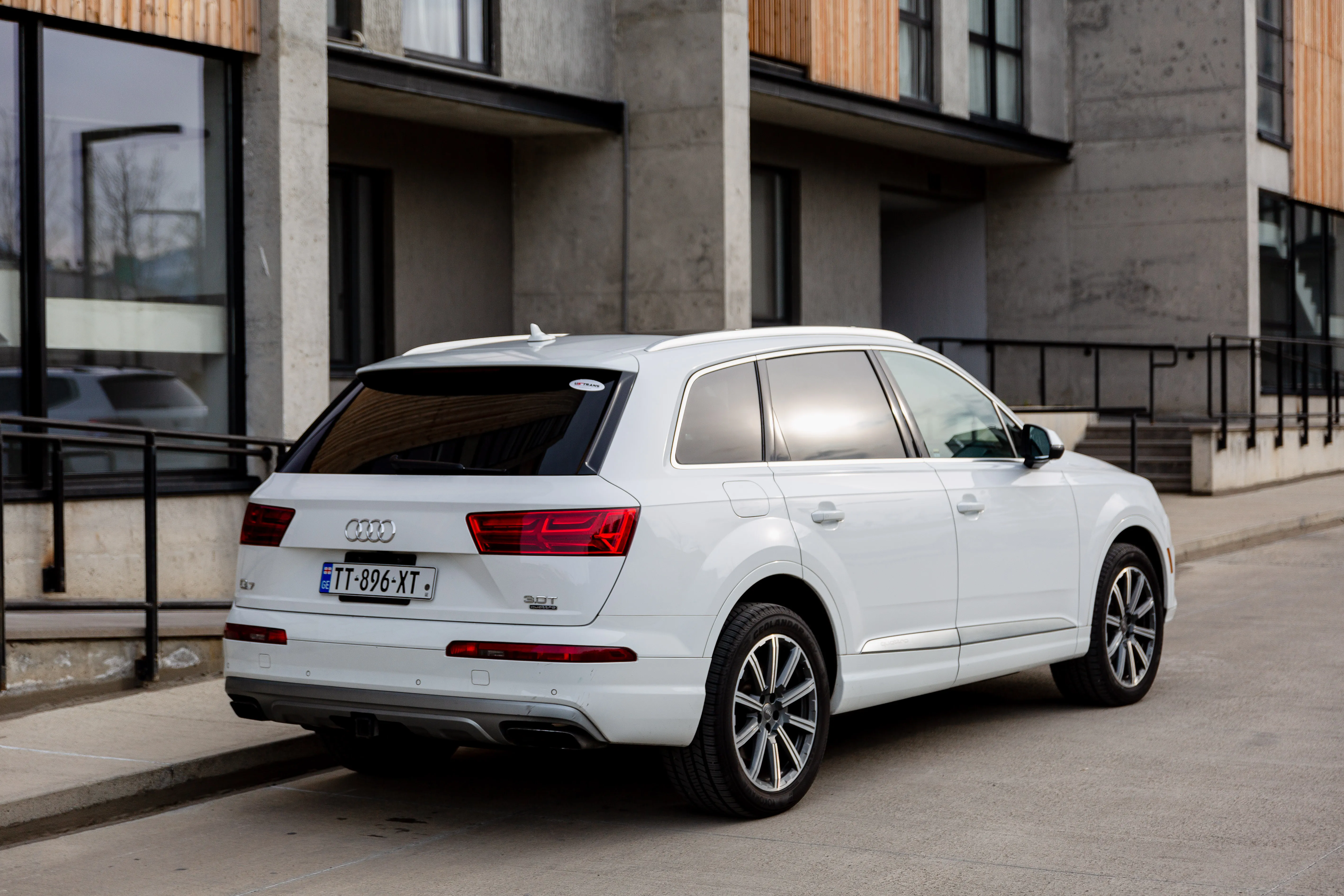 Car Additional Photo 4