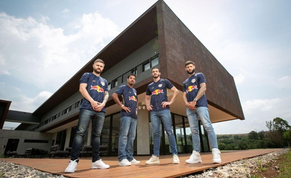 RB Bragantino homenageia aniversário da Red Bull Racing com uniforme comemorativo