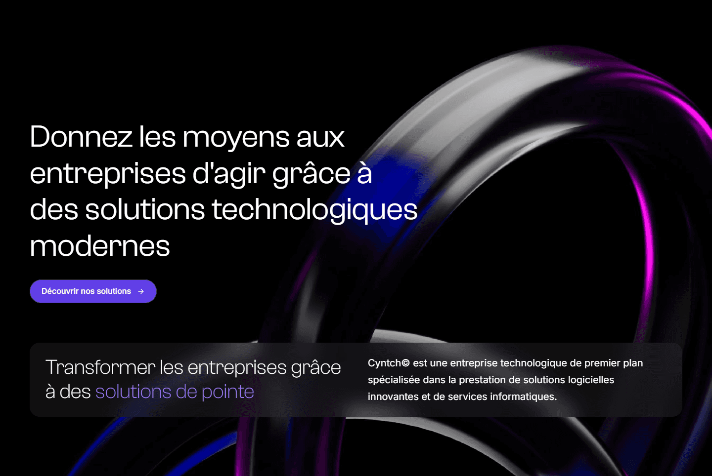 Page d'accueil en mode sombre avec des anneaux 3D violets abstraits et du texte sur des solutions technologiques modernes.