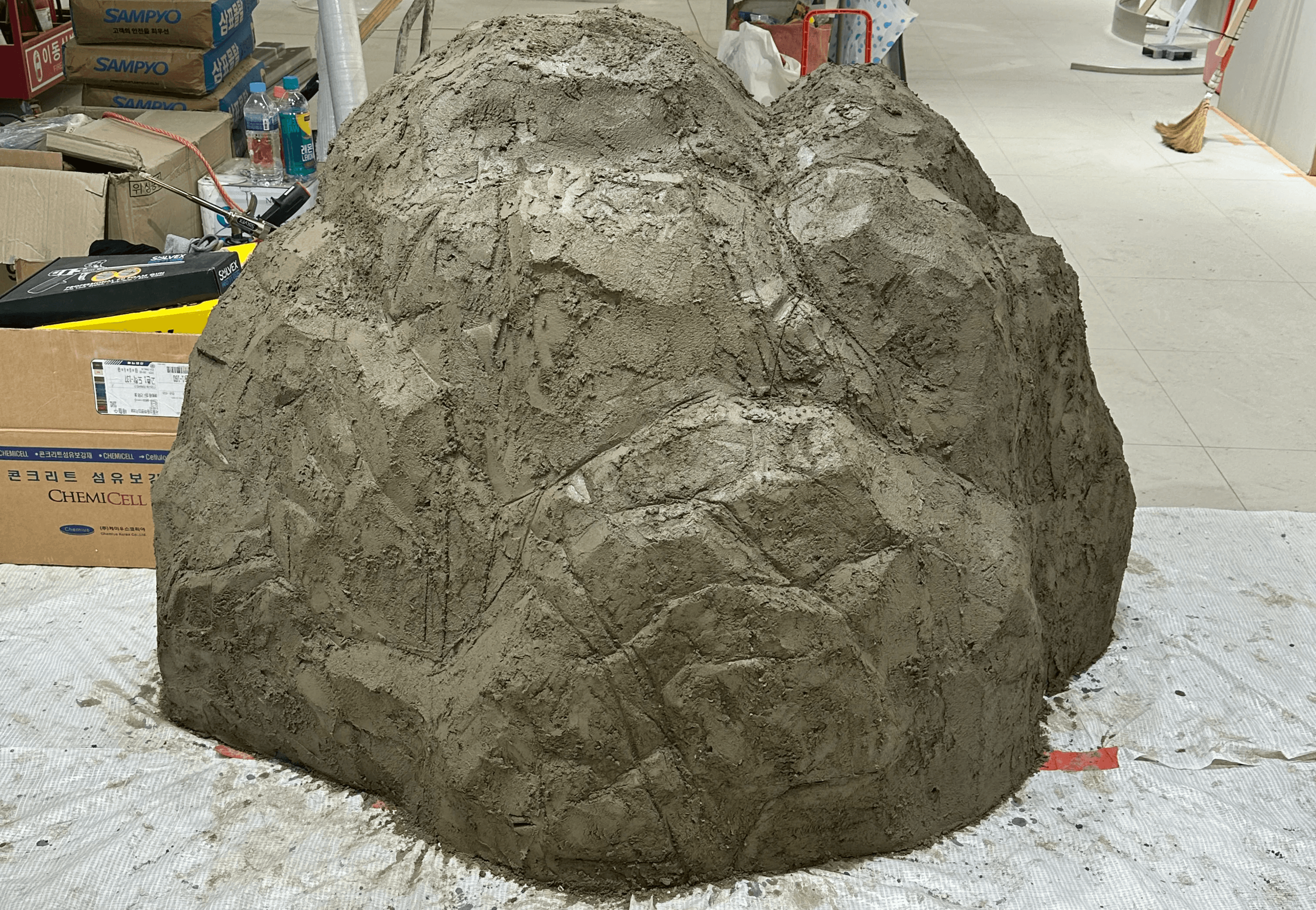 시멘트로 만든 돌 구조체 모양