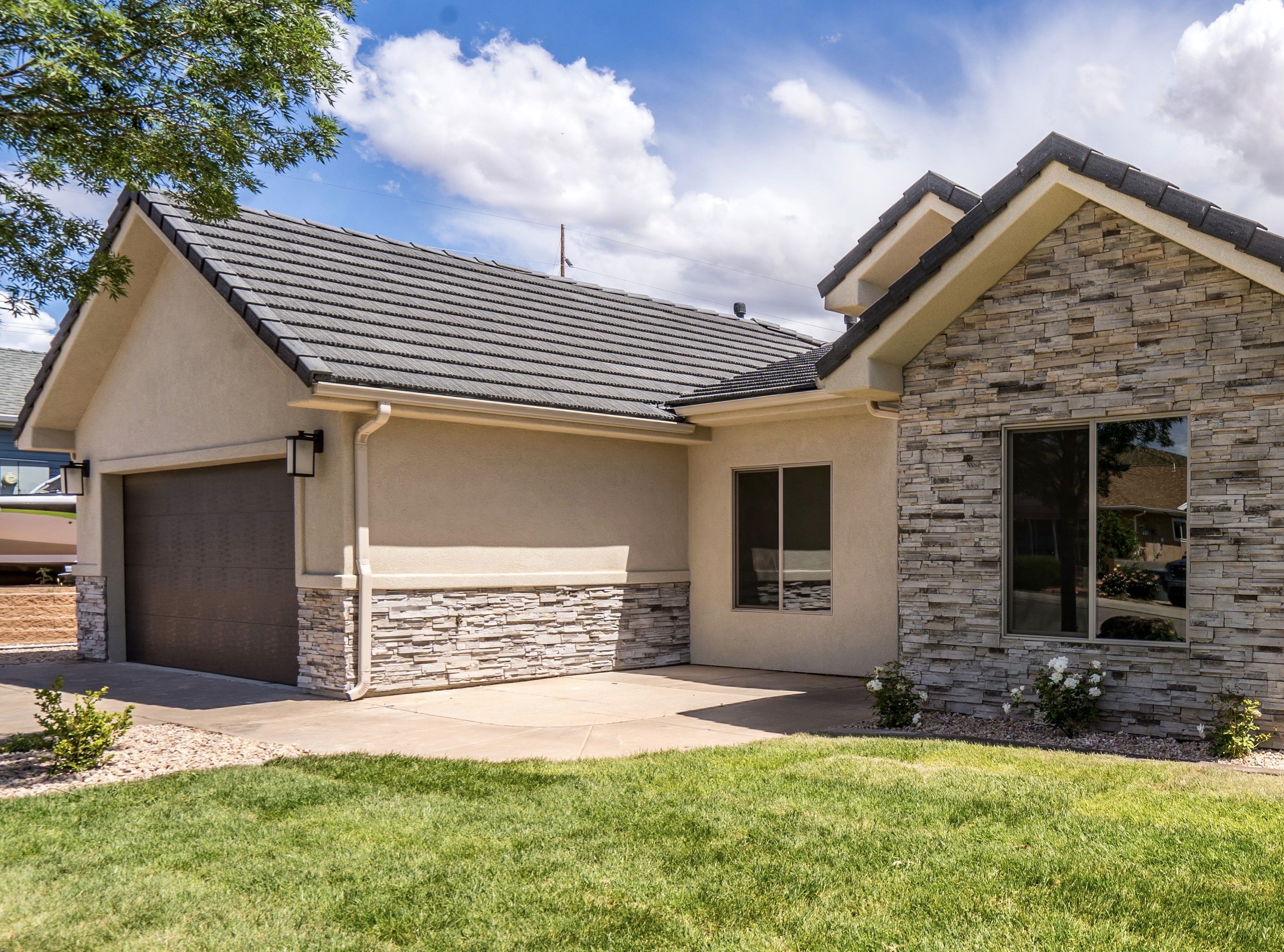 Modern remodeled house exterior in Hurricane, Utah with clean lines and light stucco finish.