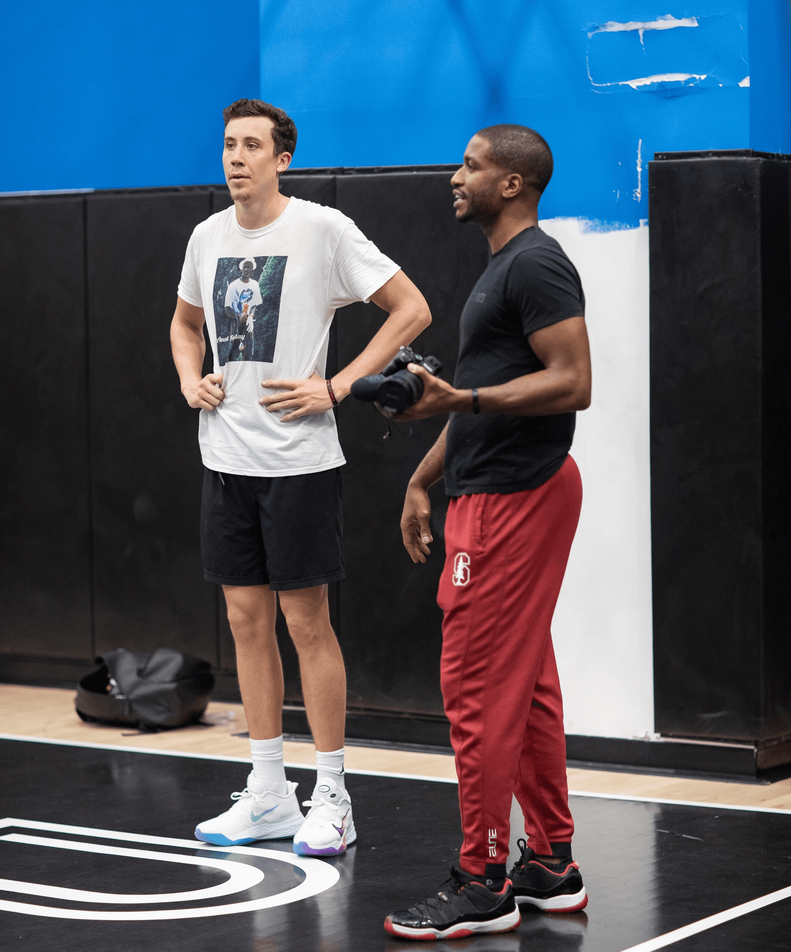 a woman with pink hair is posing for a picture
