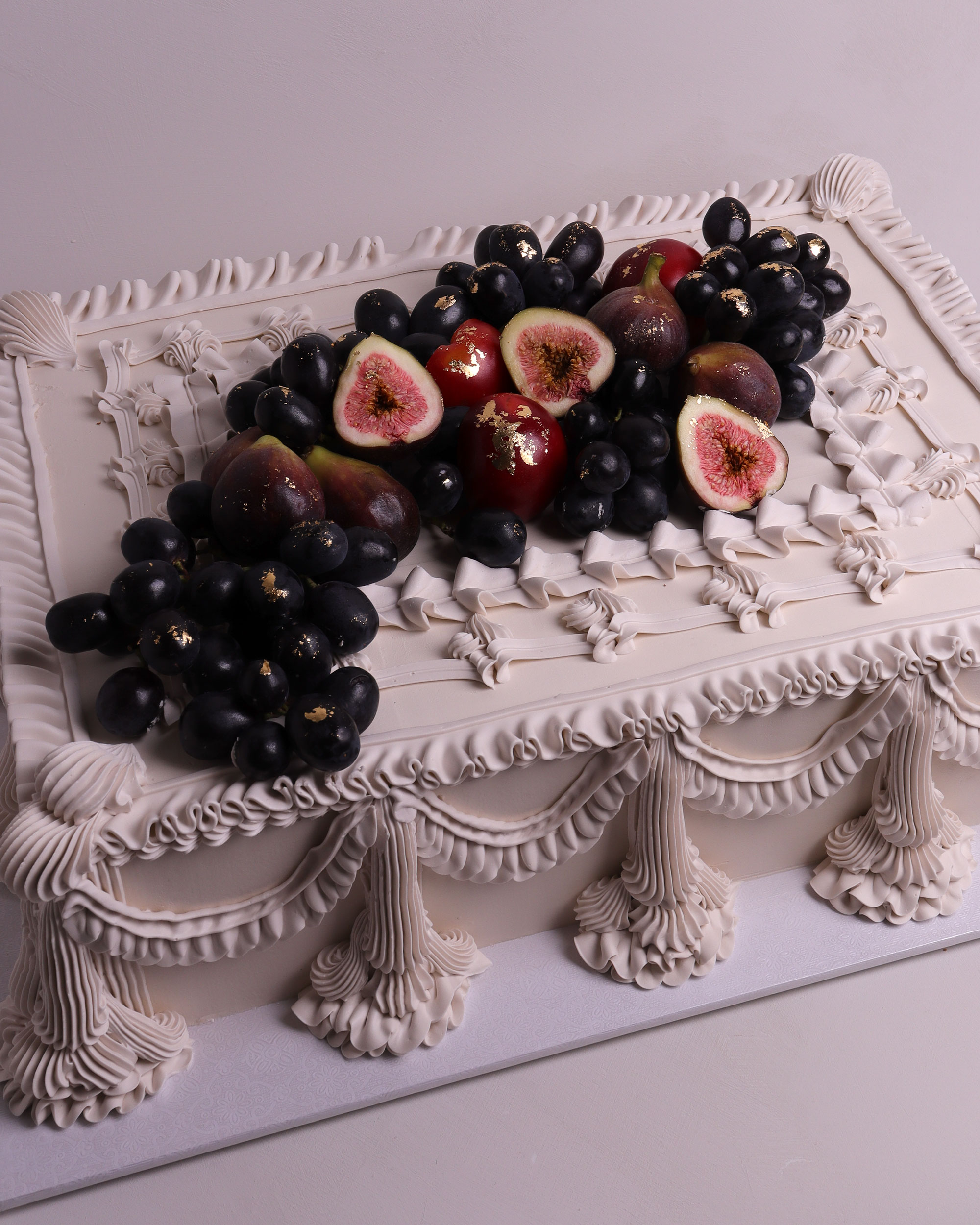 Vintage piped slab wedding cake Melbourne with fresh fruit detail