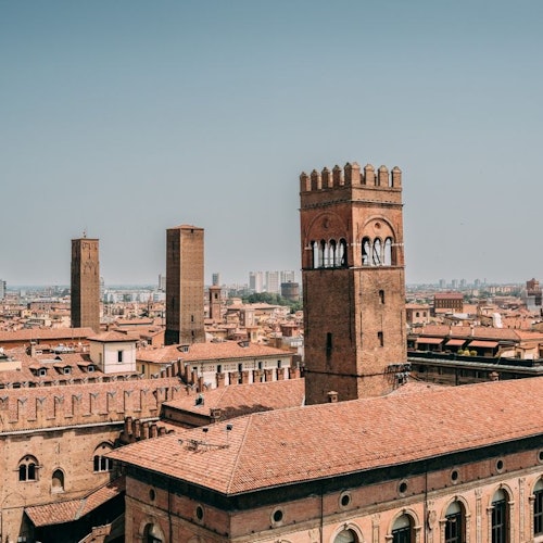 博洛尼亞的鐘樓天際線