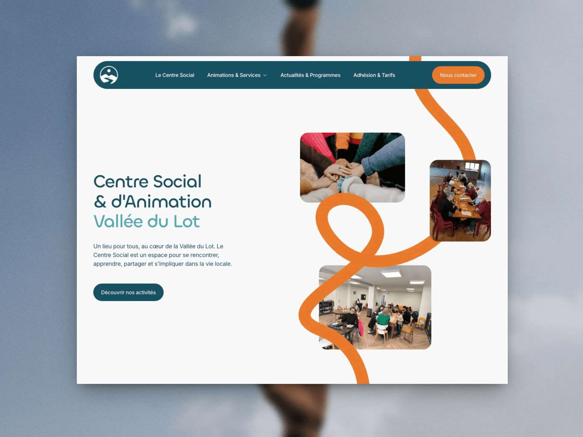 Centre Social et d’Animation Vallée du Lot website homepage showing community activities, group photos, and local services.