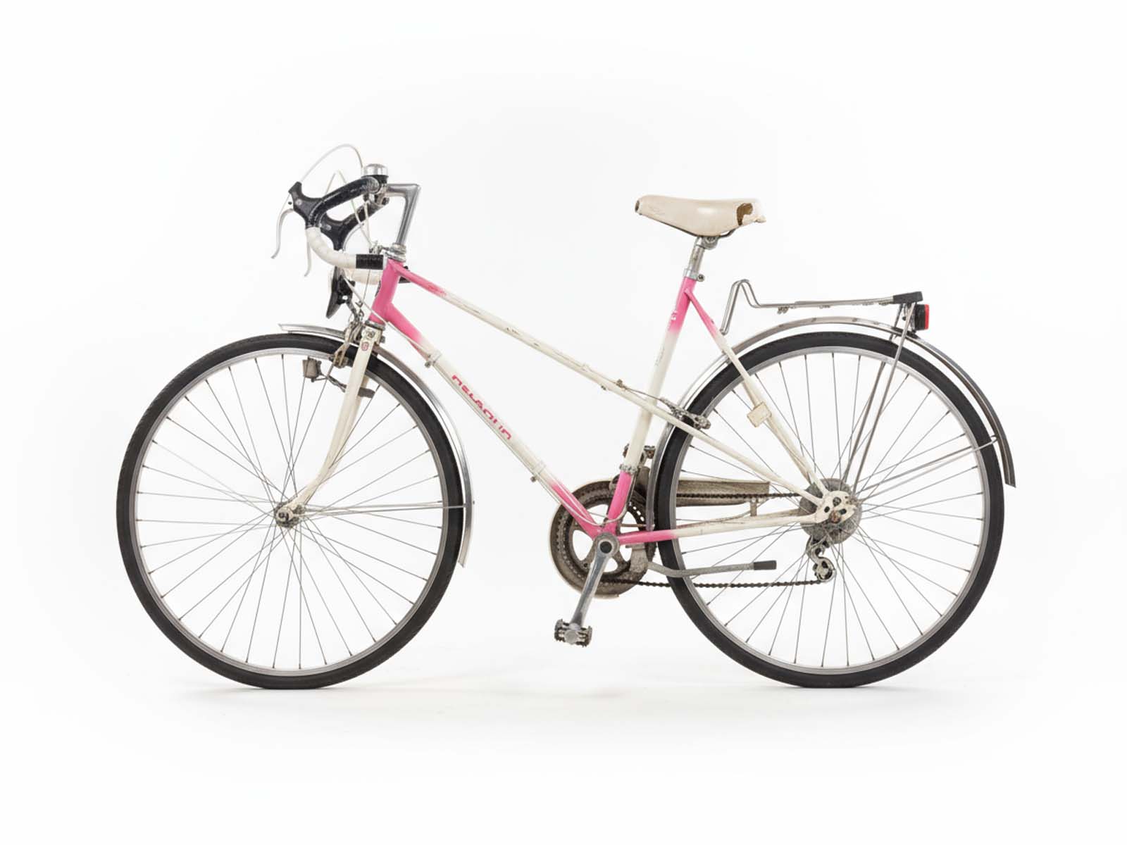 Helkama damcykel 28 tum med 6 växlar och pakethållare – begagnad cykel servad hos cykelverkstad i Uppsala med full cykel service.
