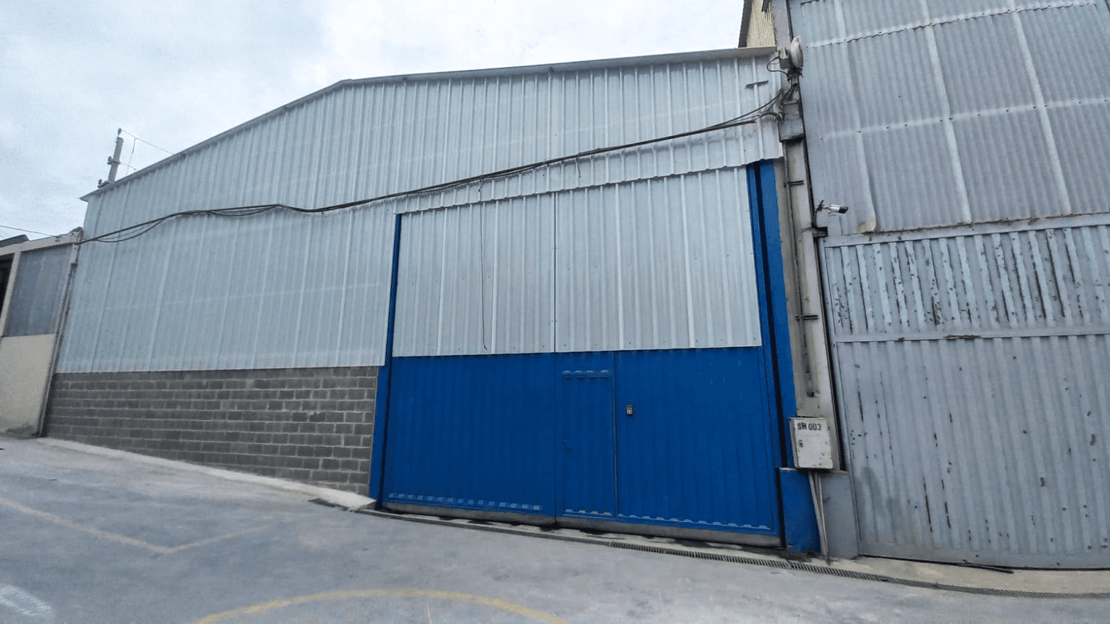 entrada de la nave indsutrial