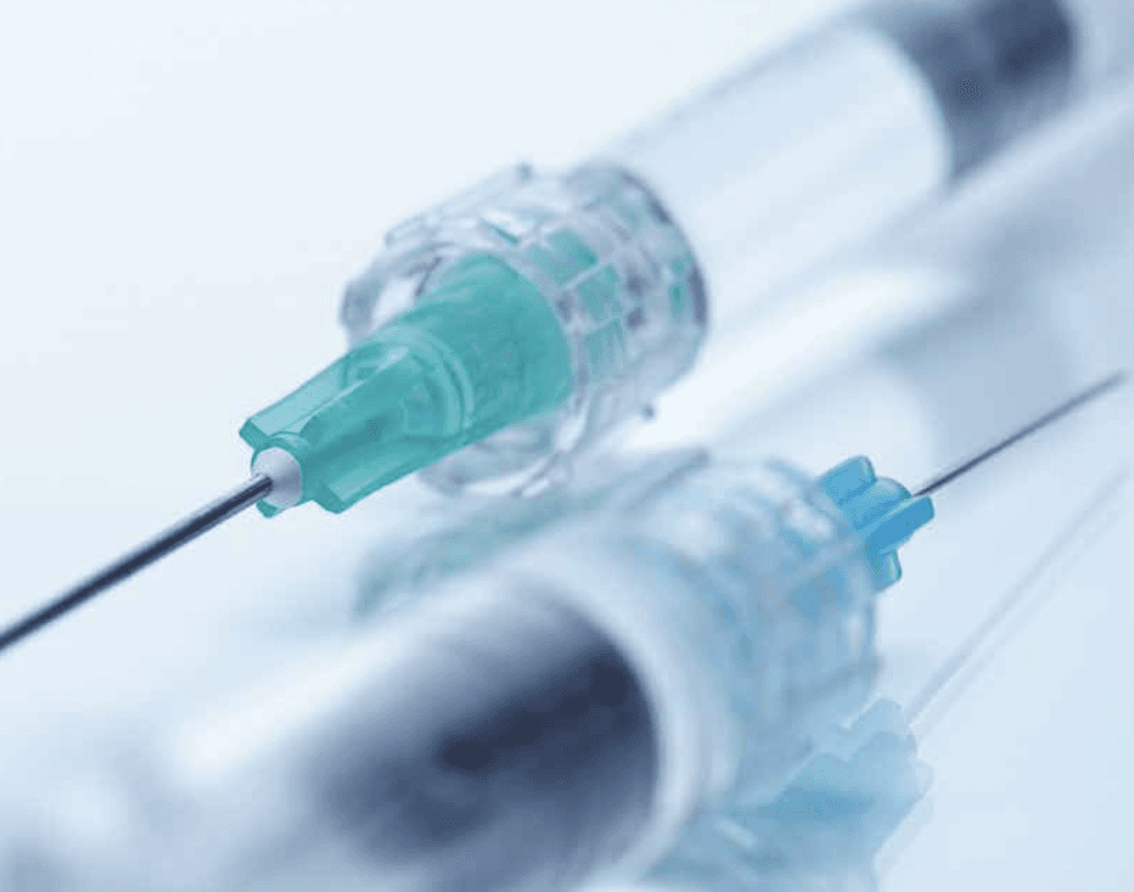 a blurry photo of a white background