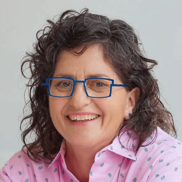 man in black crew neck shirt