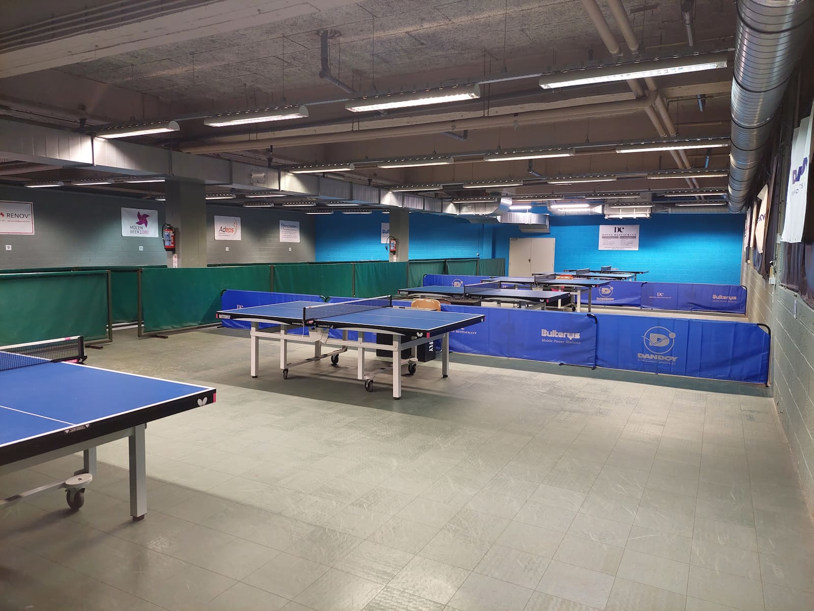 Tafeltenniszaal bij Arc-en-Ciel in Brussel voor bedrijfsevents en team building