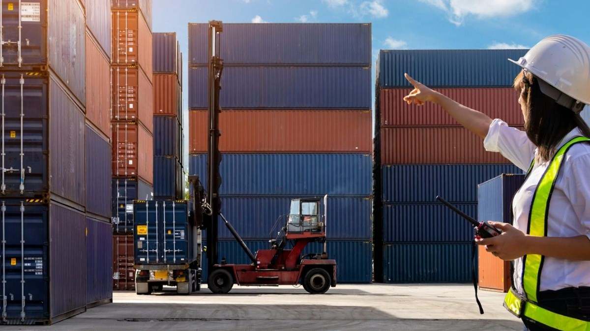 Photo of Hamza as a music producer