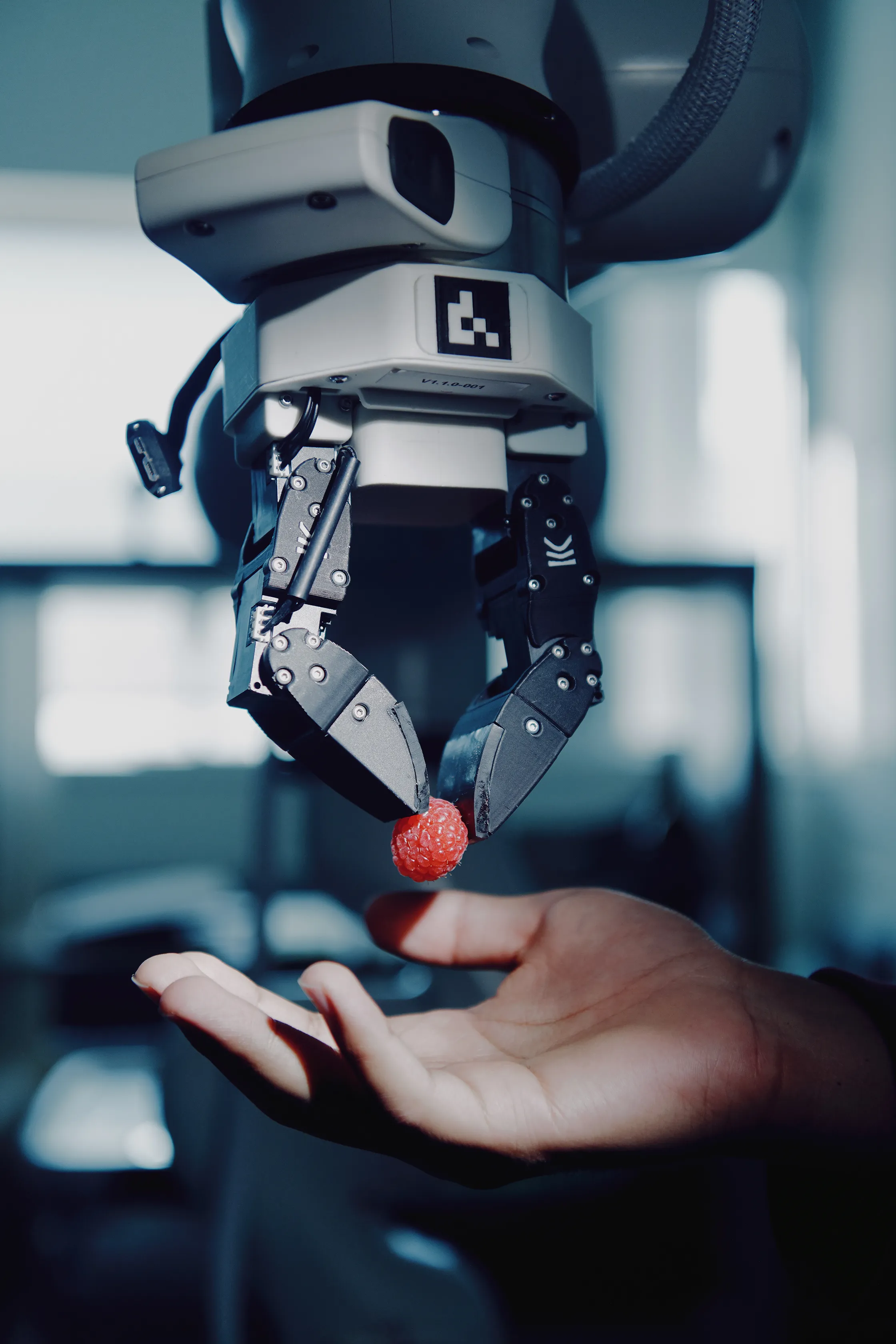 Robotic handturning lightbulb
