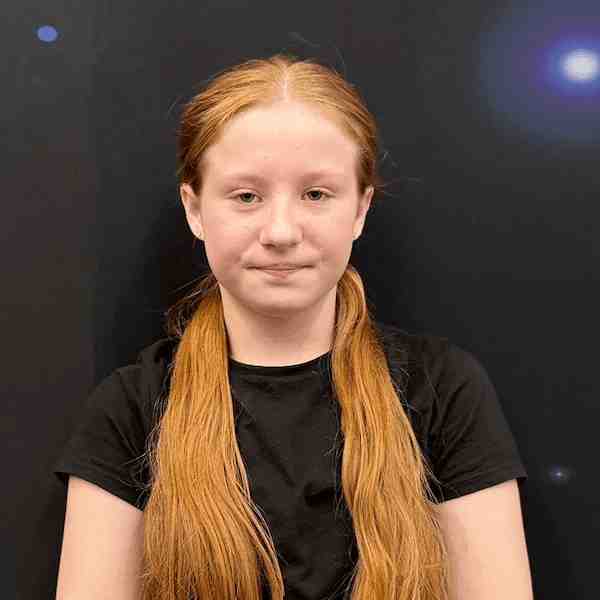 man in black crew neck shirt