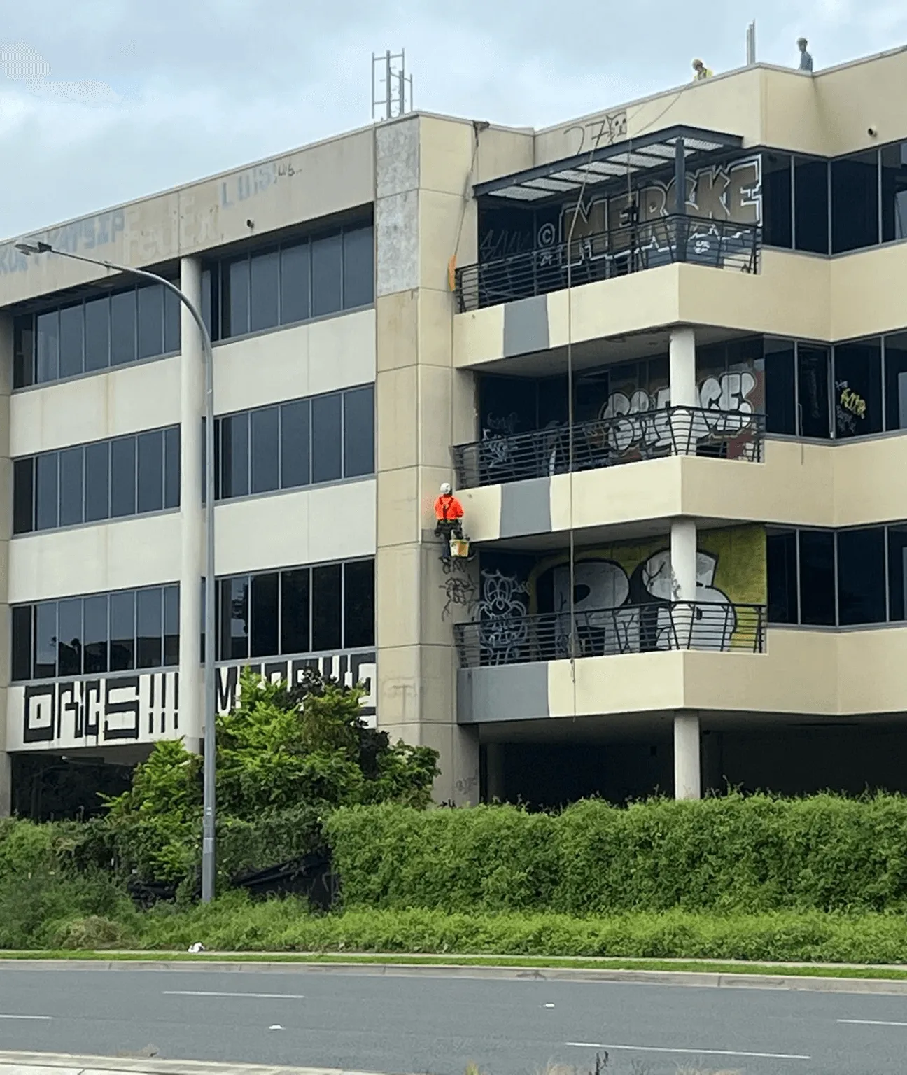 An abandoned building with grafitti