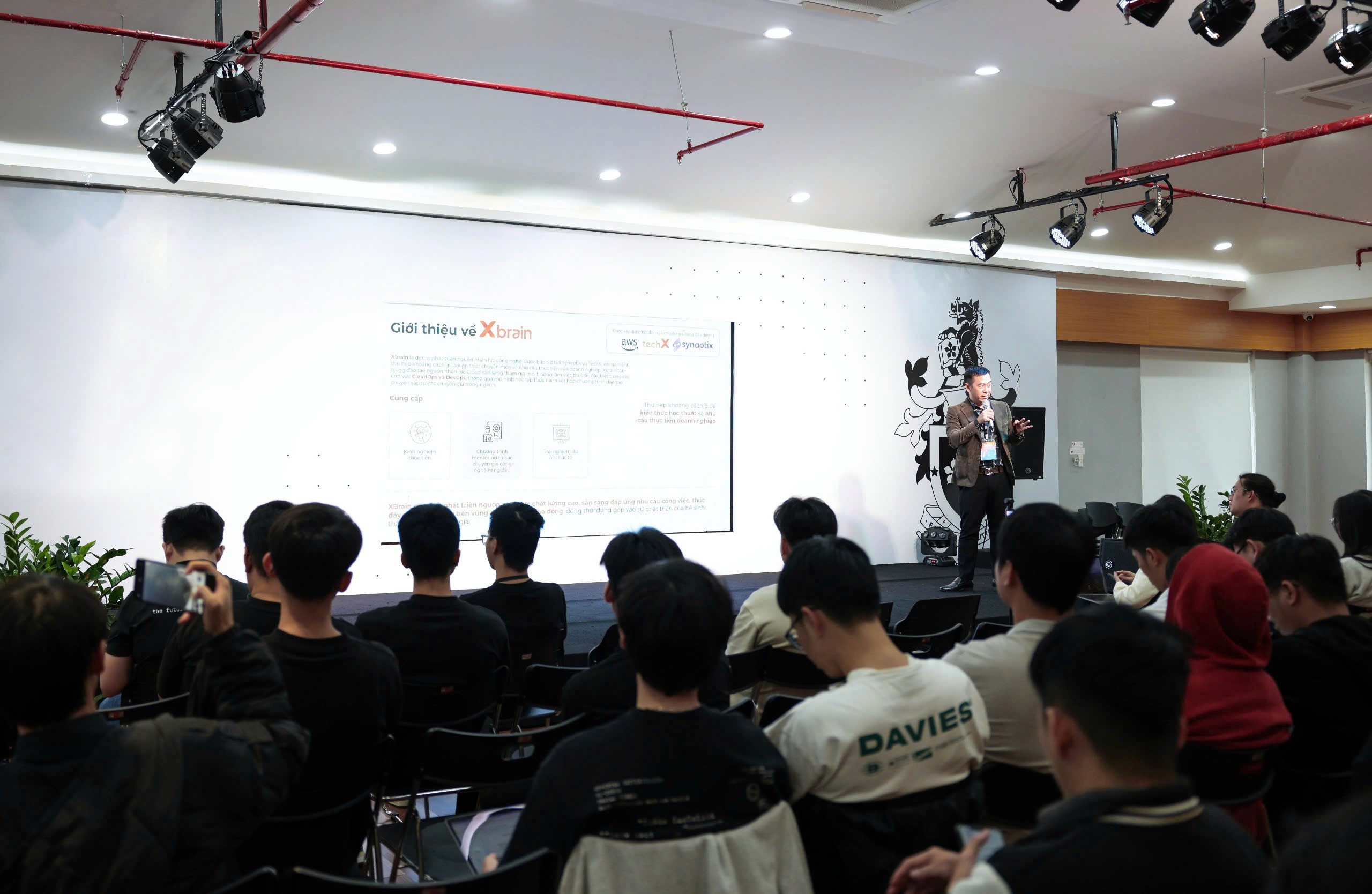 Mr. Ngo Manh Ha shared trainning programs for students in Danang