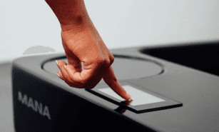 Touch display of Mana 1.0 cold plunge 