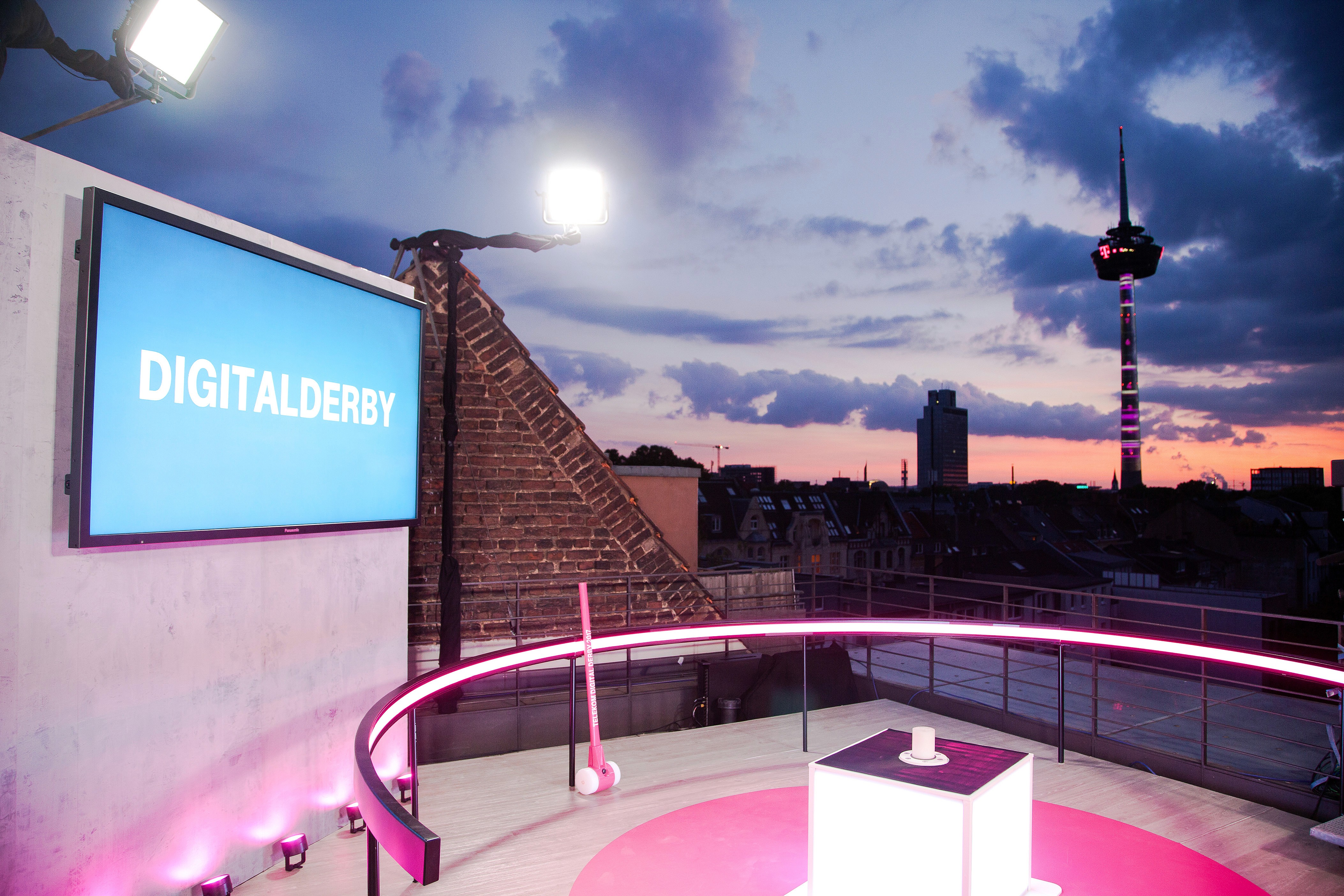 Interactive augmented architecture projection mapping