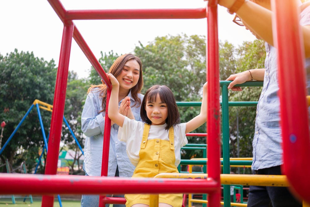 BW Design Centre 是一支擁有16年豐富經驗的專業設計團隊，我們專注於社區設計，致力打造更好社區環境。我們的服務涵蓋多個領域，包括醫療安老、教育空間、NGO非牟利組織、藝術設計、宗教團體、社區美化，以及環保ESG項目。我們透過專業工程和設計方案，從初步概念到完整執行，提供一站式服務，幫助客戶提升品牌形象，實現空間轉型，優化您的社區空間！無論是改善社區設施或推動可持續發展，我們都以創新和實用為本，確保每個項目都帶來實質價值。