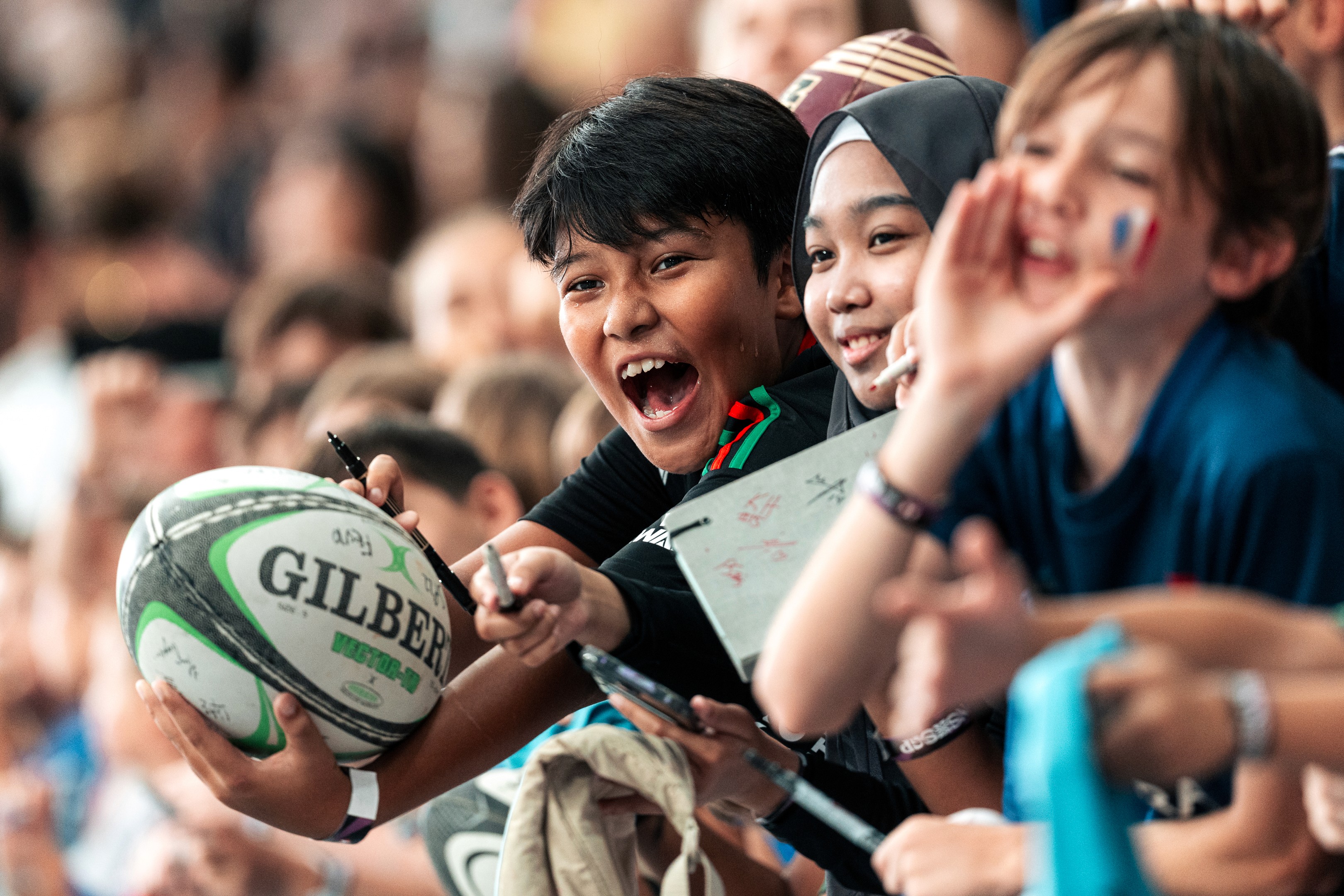 A young fan at the HSBC SVNS Singapore 2025