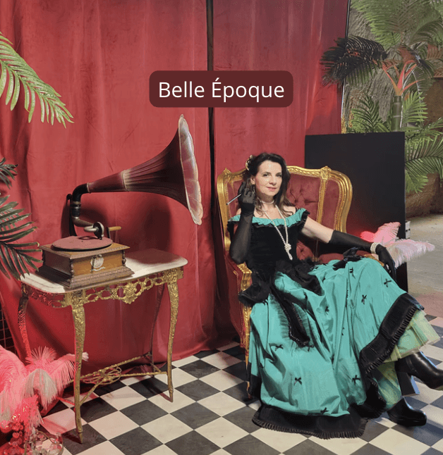 Décor animation et scénographie immersive thème Belle Epoque pour soirée d’entreprise à Bordeaux