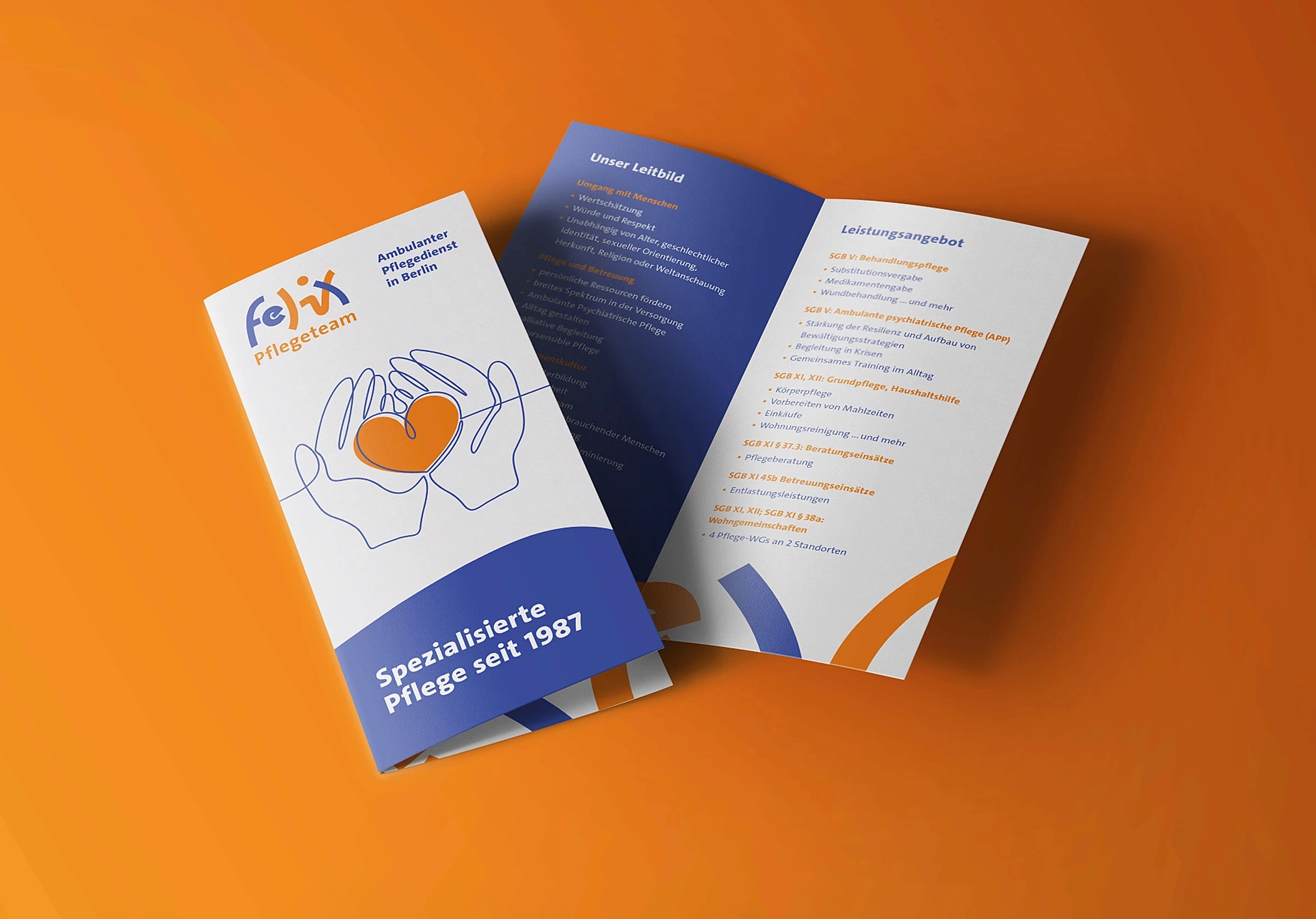  „Felix Pflegeteam Flyer Mockup: Faltblatt für ambulanten Pflegedienst Berlin mit Leitbild und Leistungsangebot, orange-blaues Corporate Design