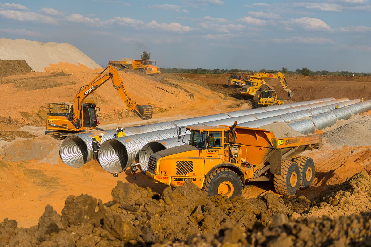 UMINEX delivering sustaining capital infrastructure works with heavy machinery installing large-diameter pipelines during earthworks at an operational mining site