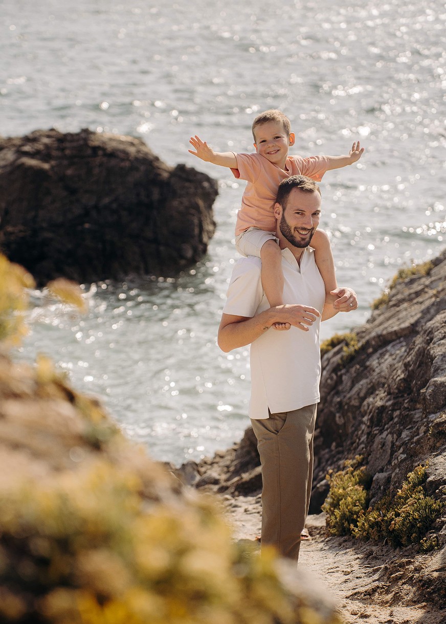 Amelia photographing