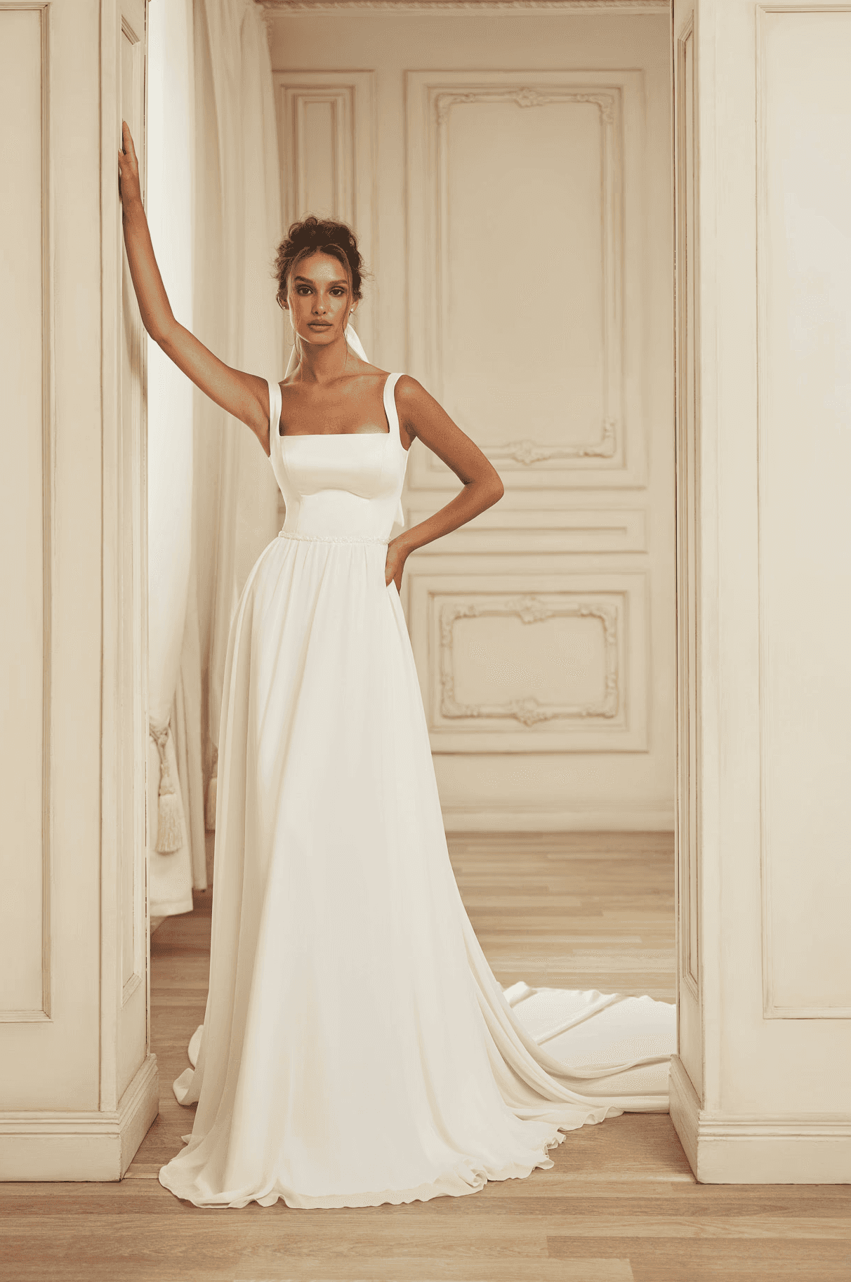 Schlichtes Standesamtkleid mit moderner A-Linie – minimalistische Brautmode fürs Standesamt