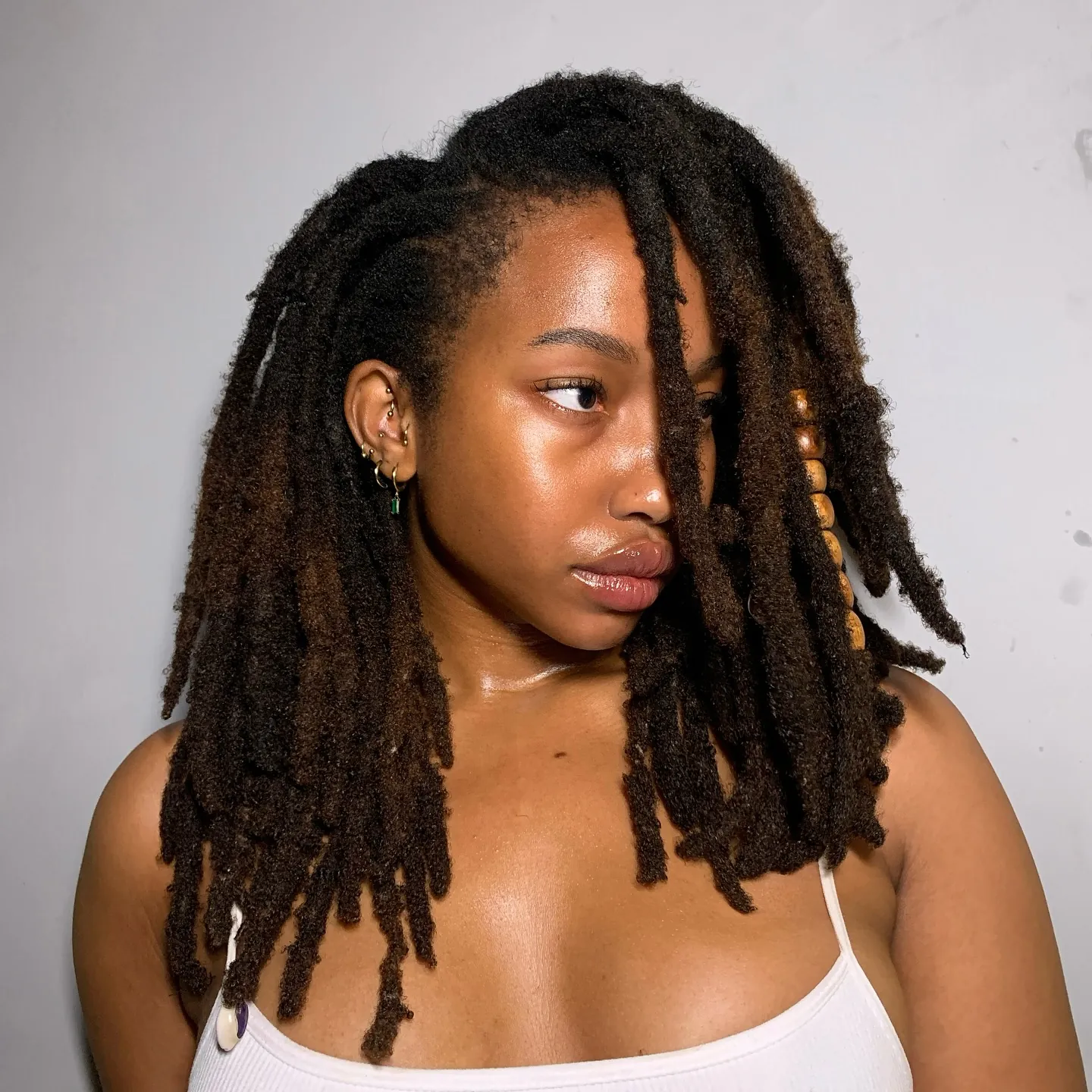 Penelope Majola, beauty content creator represented by Antinéa