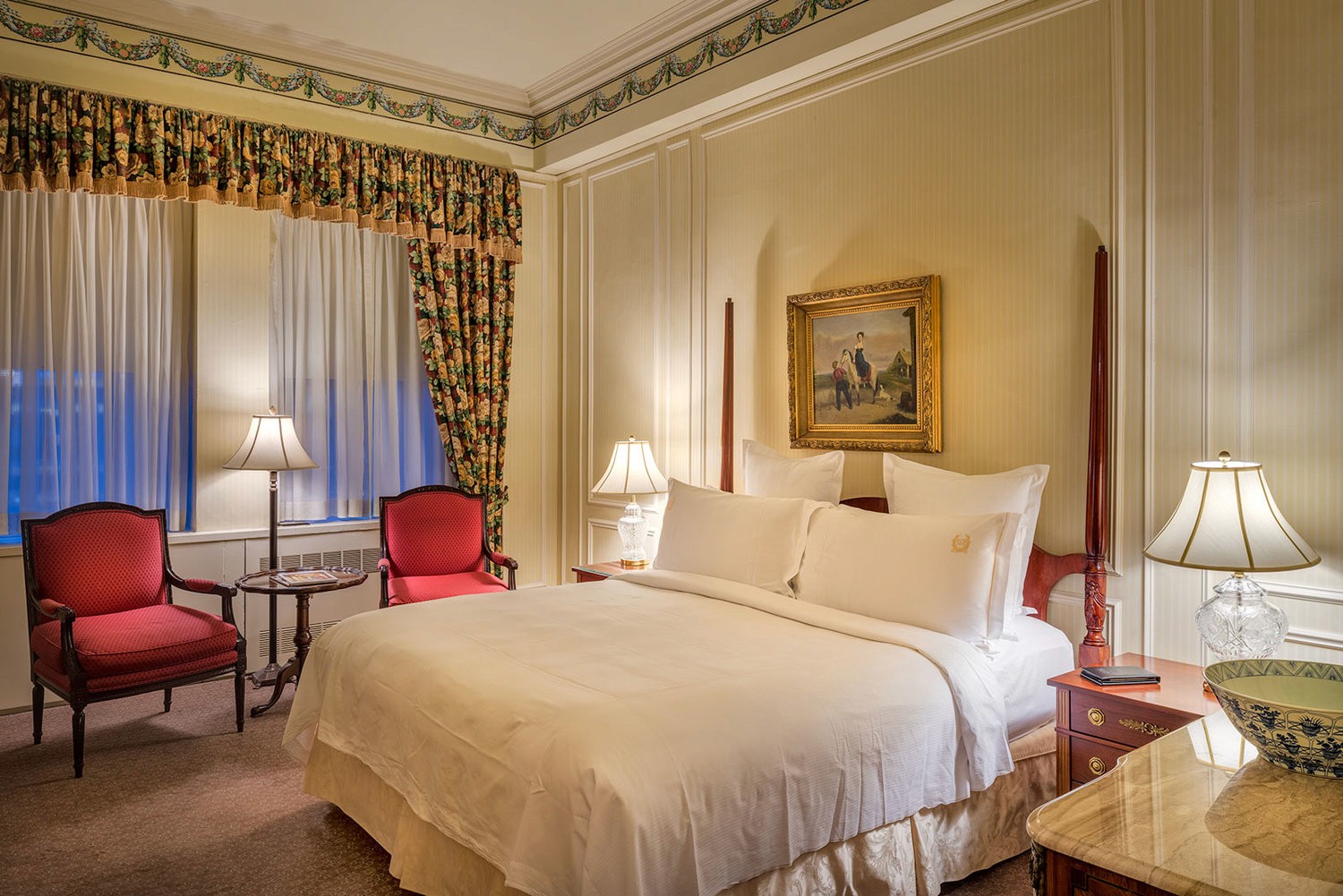 Photo by Frank Ariuba