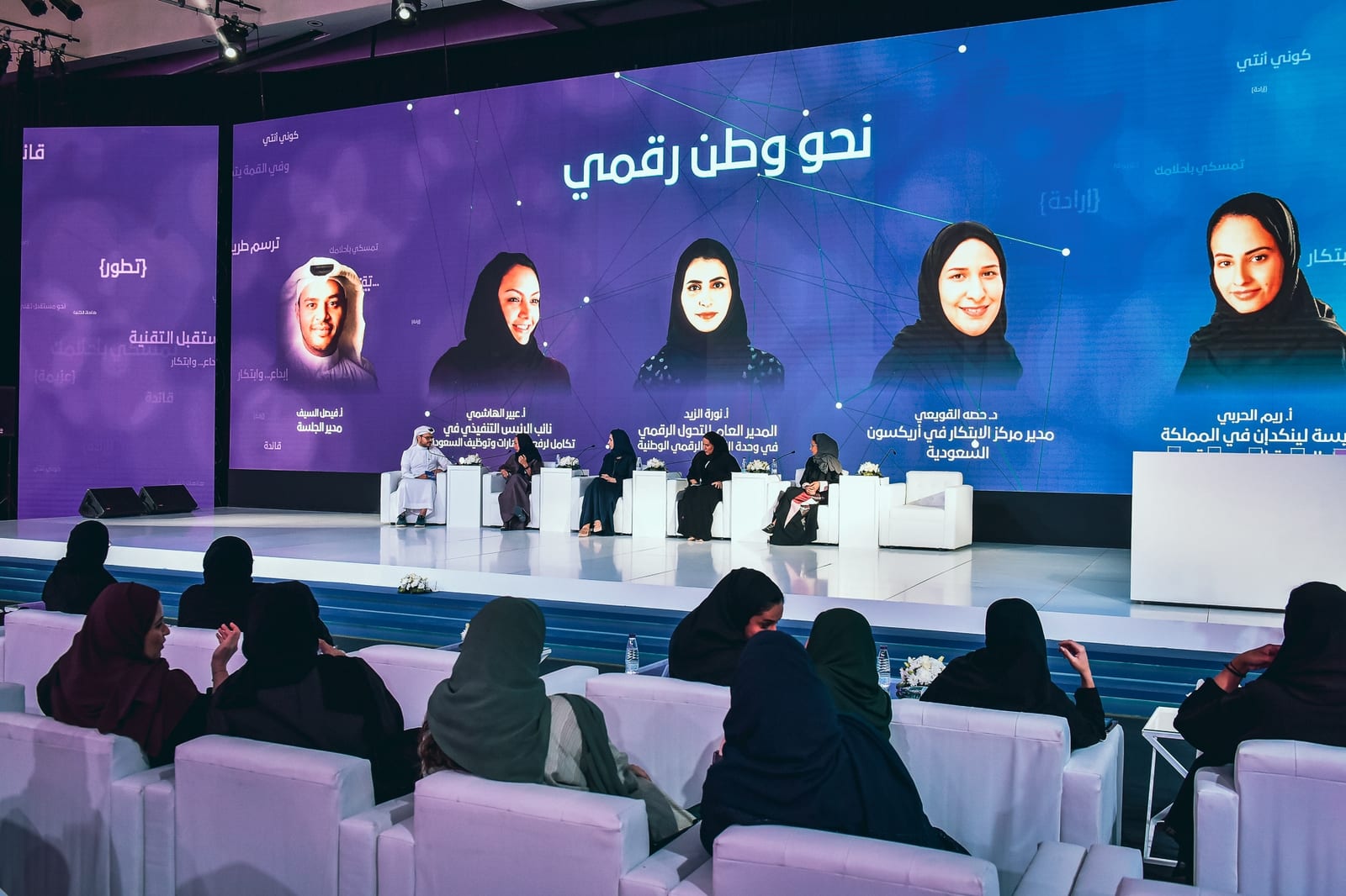 women-empowerment-forum-stage-design-3