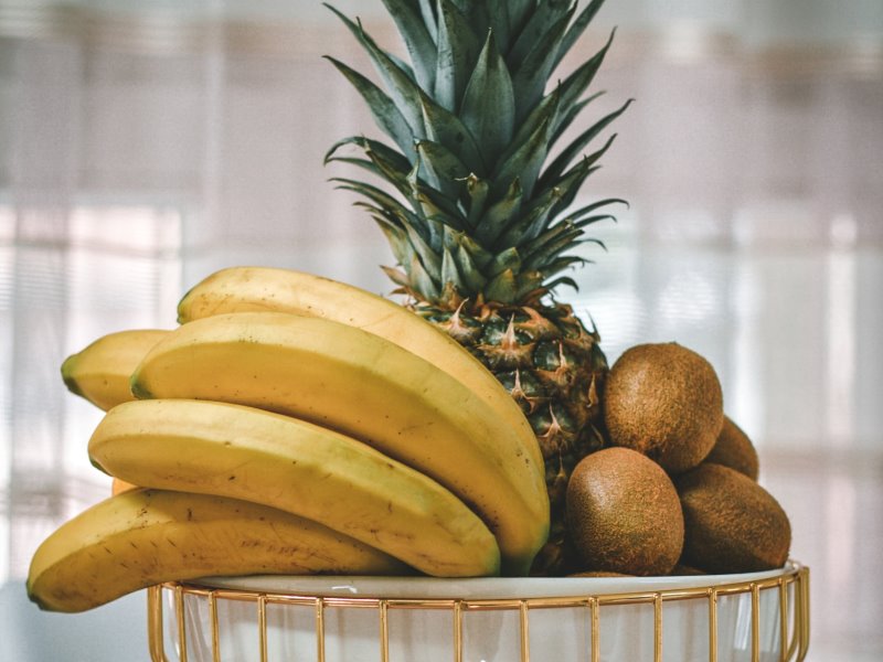 Ananas, banane e kiwi