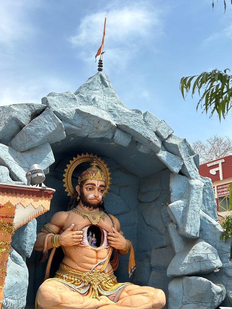 lord hanuman statue