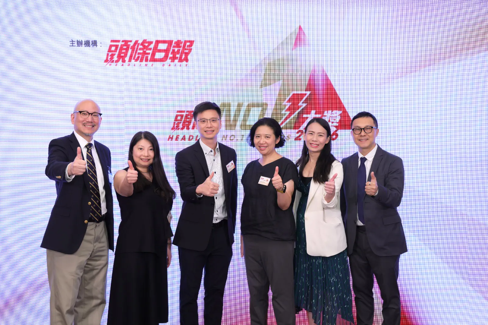 Group photo celebrating AEON Credit’s recognition at the Headline No.1 Awards 2026