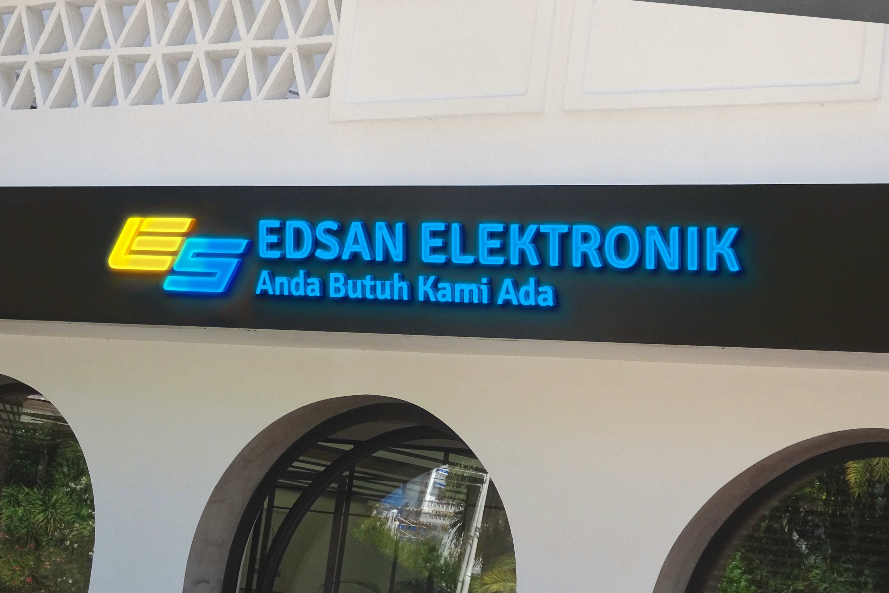 Edsan Mockup SIgn