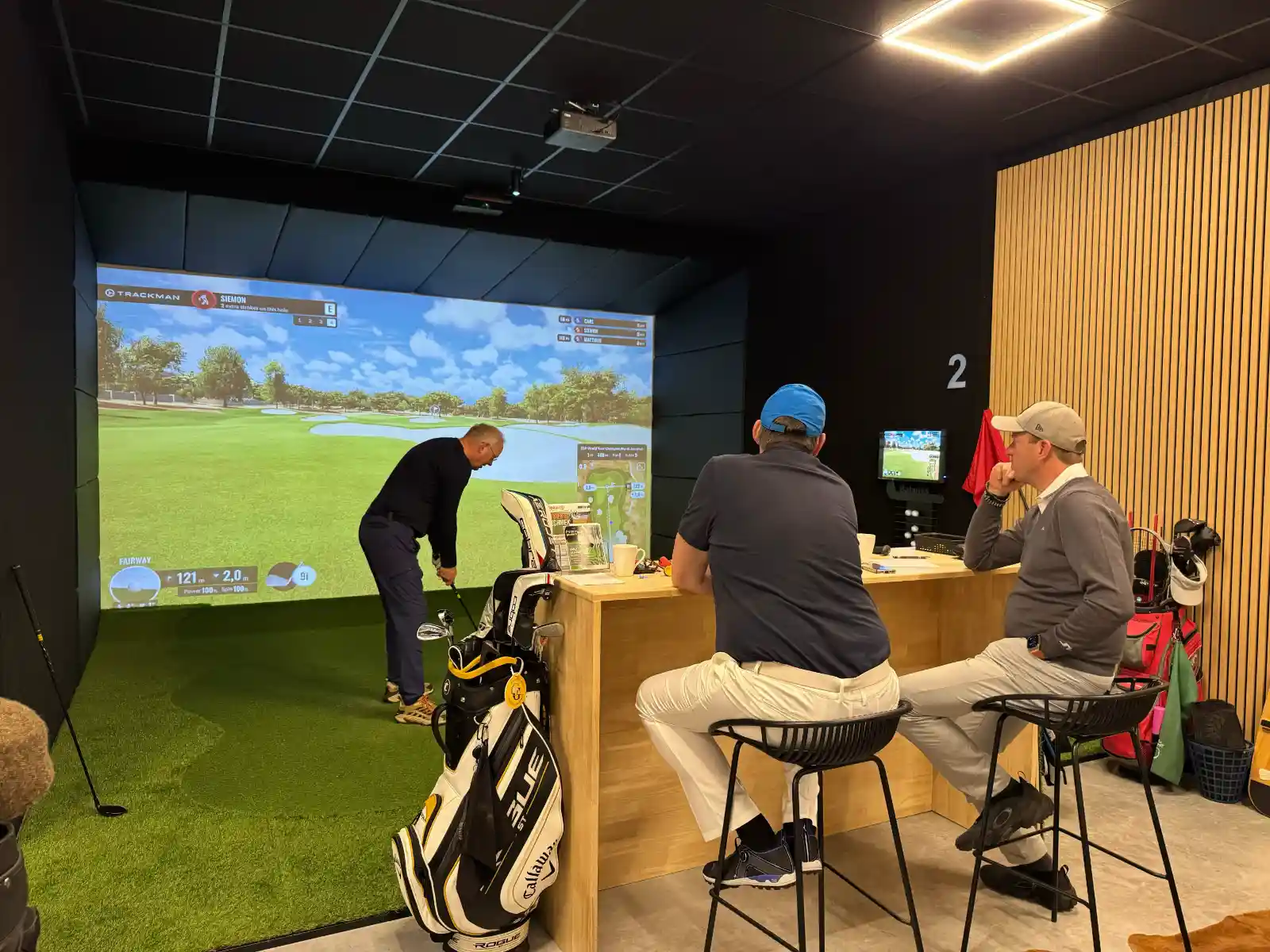trackman-golf-simulator-virtual-fairway-vrienden-balanss-indoor-golf-rutten-spelen