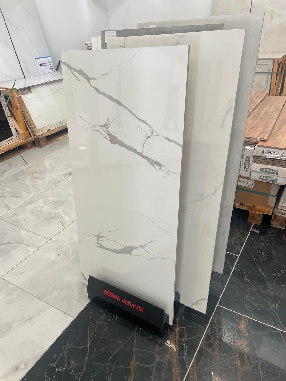 Carrelage blanc style marbre